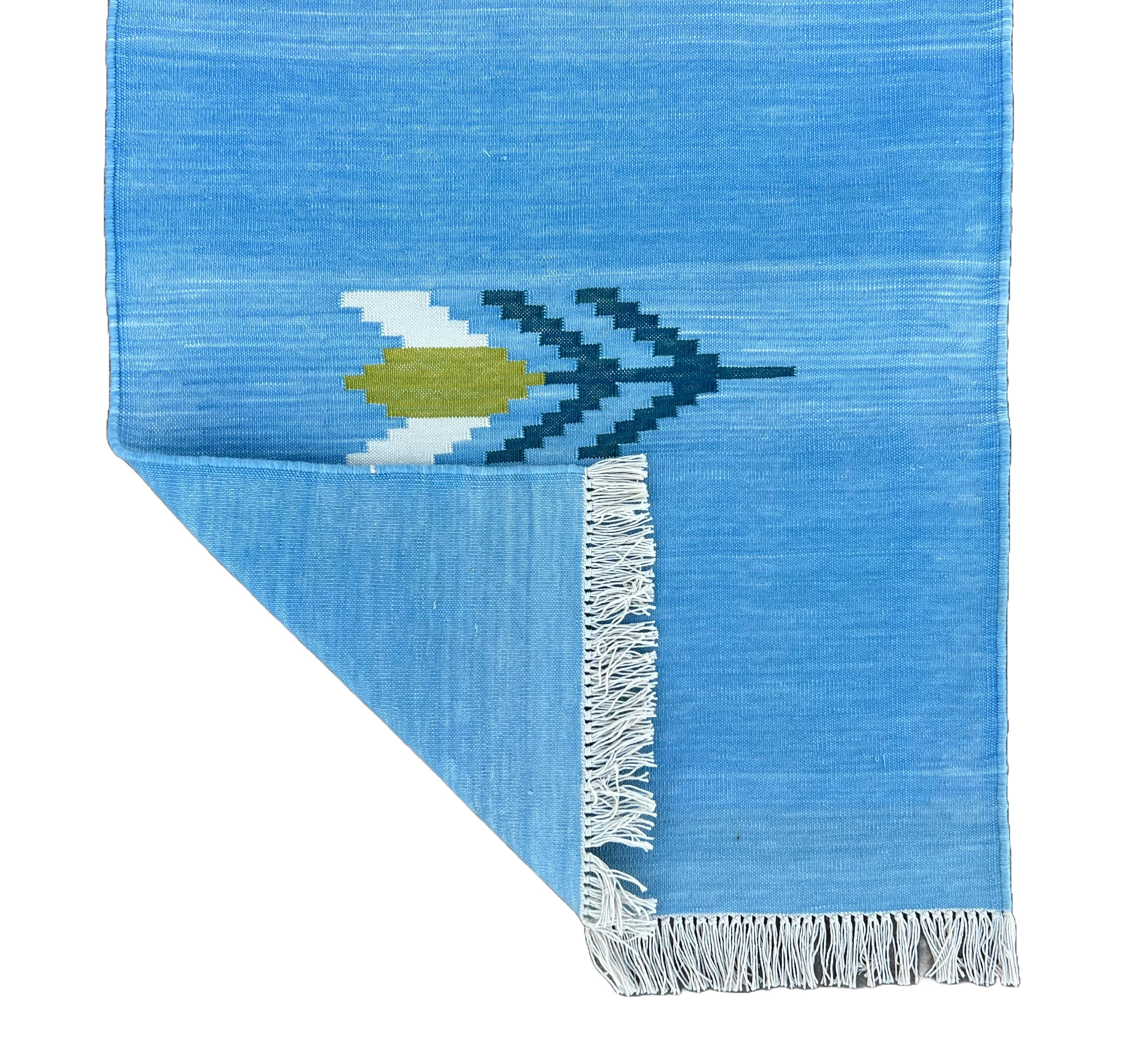 XXI secolo e contemporaneo Tappeto a tessitura piatta in cotone fatto a mano, 2x10 Sky Blue Leaf Patterned Dhurrie Rug in vendita