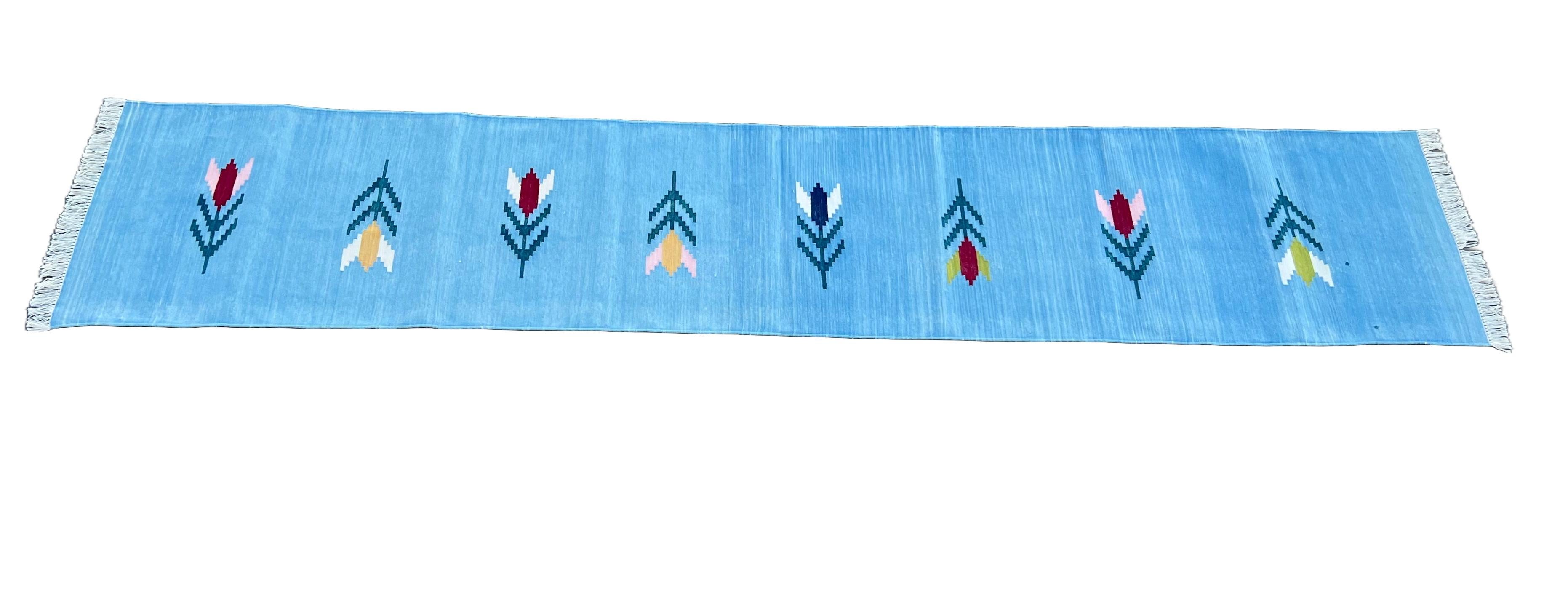 Tappeto a tessitura piatta in cotone fatto a mano, 2x10 Sky Blue Leaf Patterned Dhurrie Rug in vendita 1