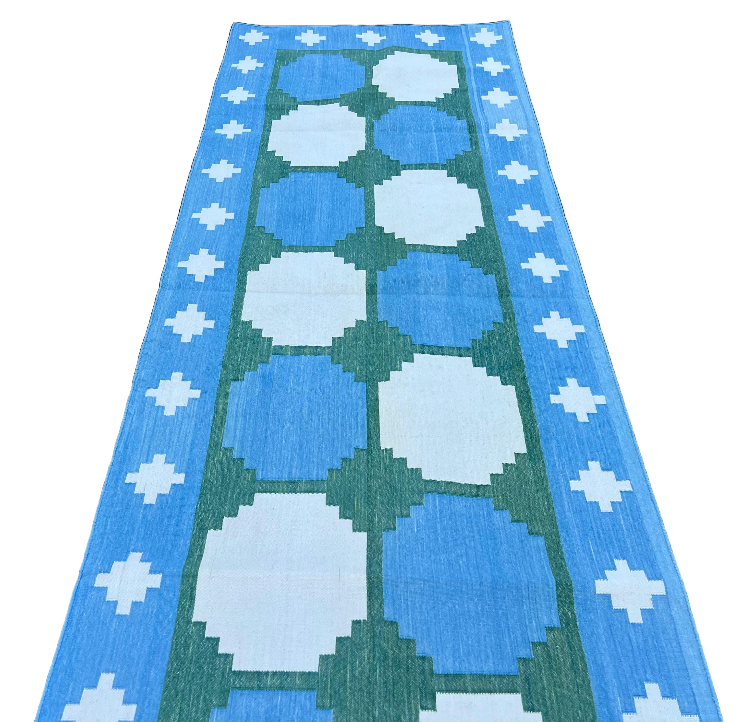 Runner a tessitura piatta in cotone fatto a mano, 3x9 Blue and Green Tile Indian Dhurrie in vendita 1