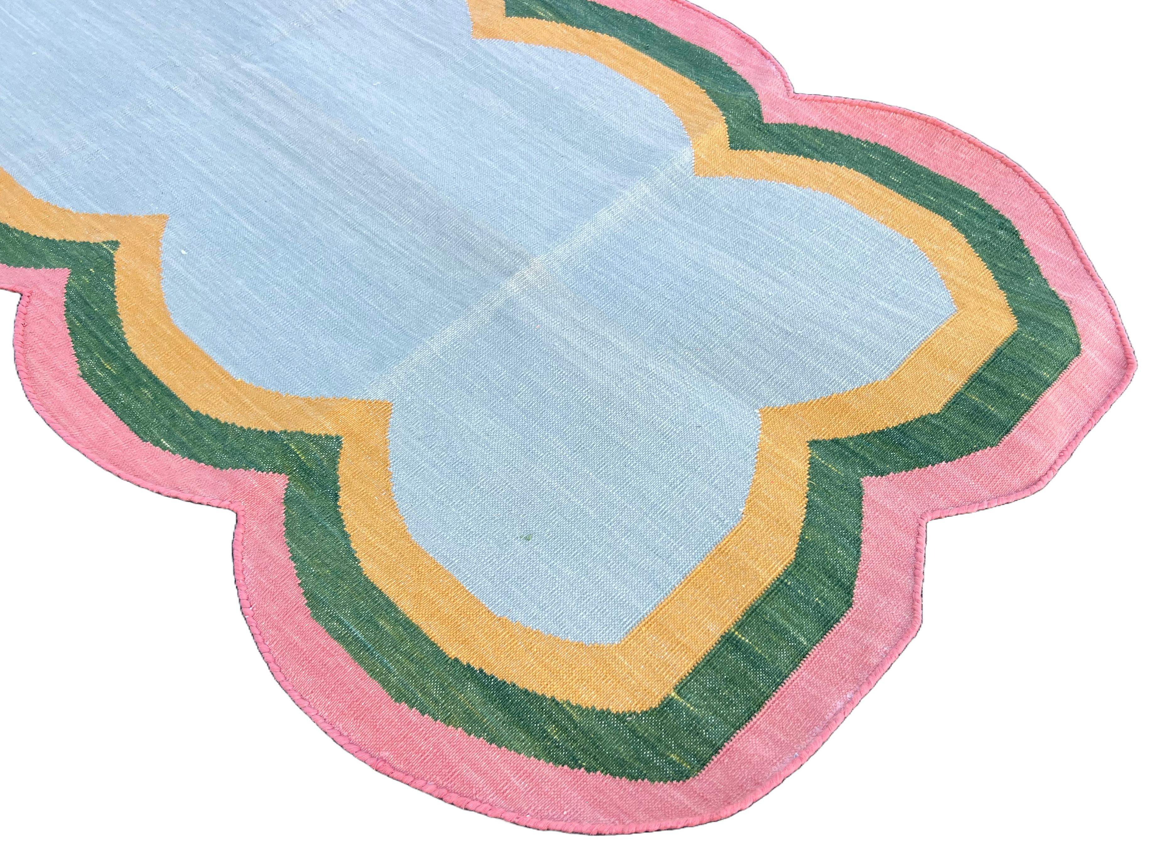 Indien Chemin de table en coton fait à la main, 2x5 Bleu, rose festonné Indian Dhurrie en vente