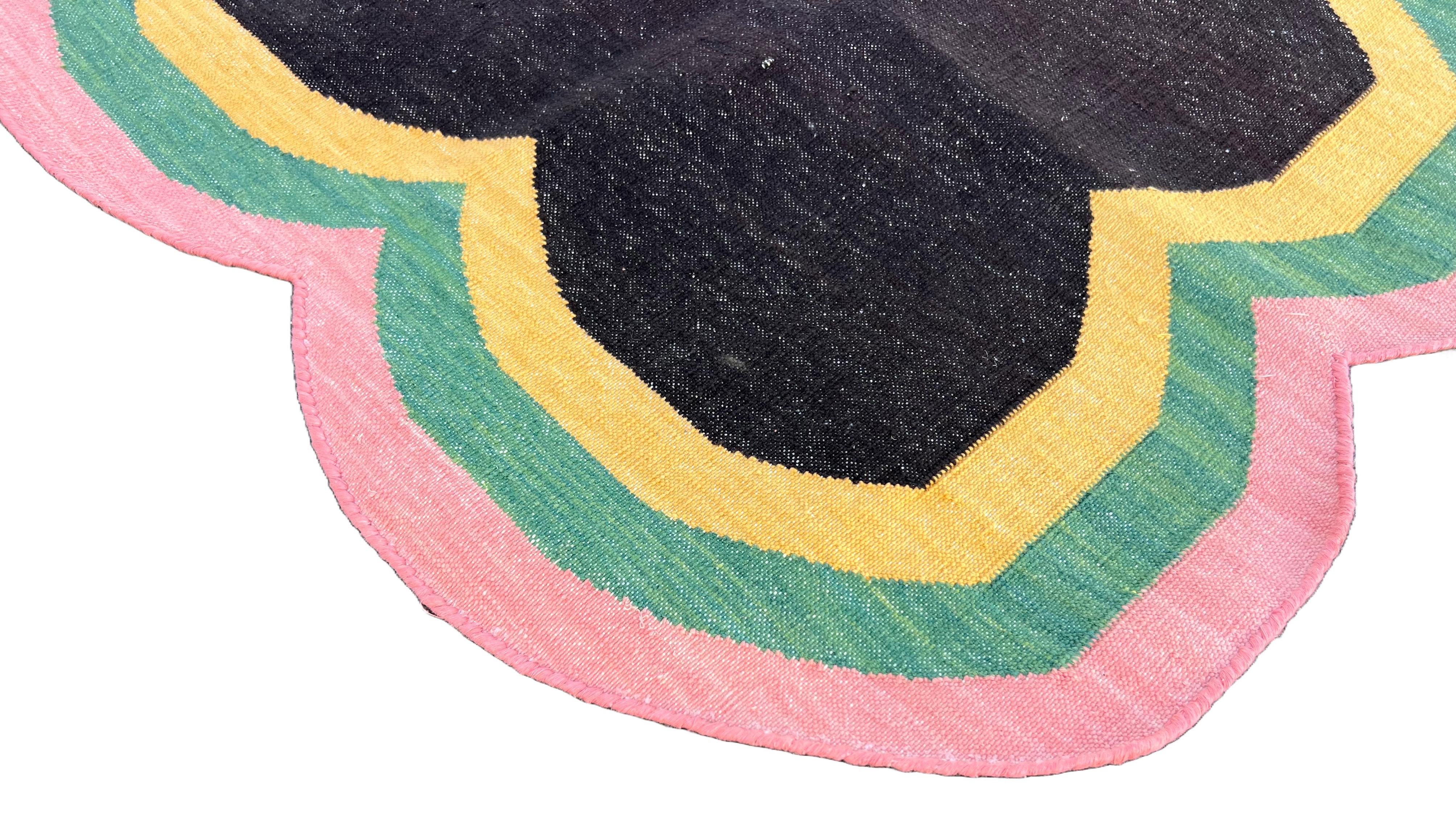 Mid-Century Modern Chemin de table en coton fait à la main, 2x5 Brown, Pink Scalloped Indian Dhurrie en vente