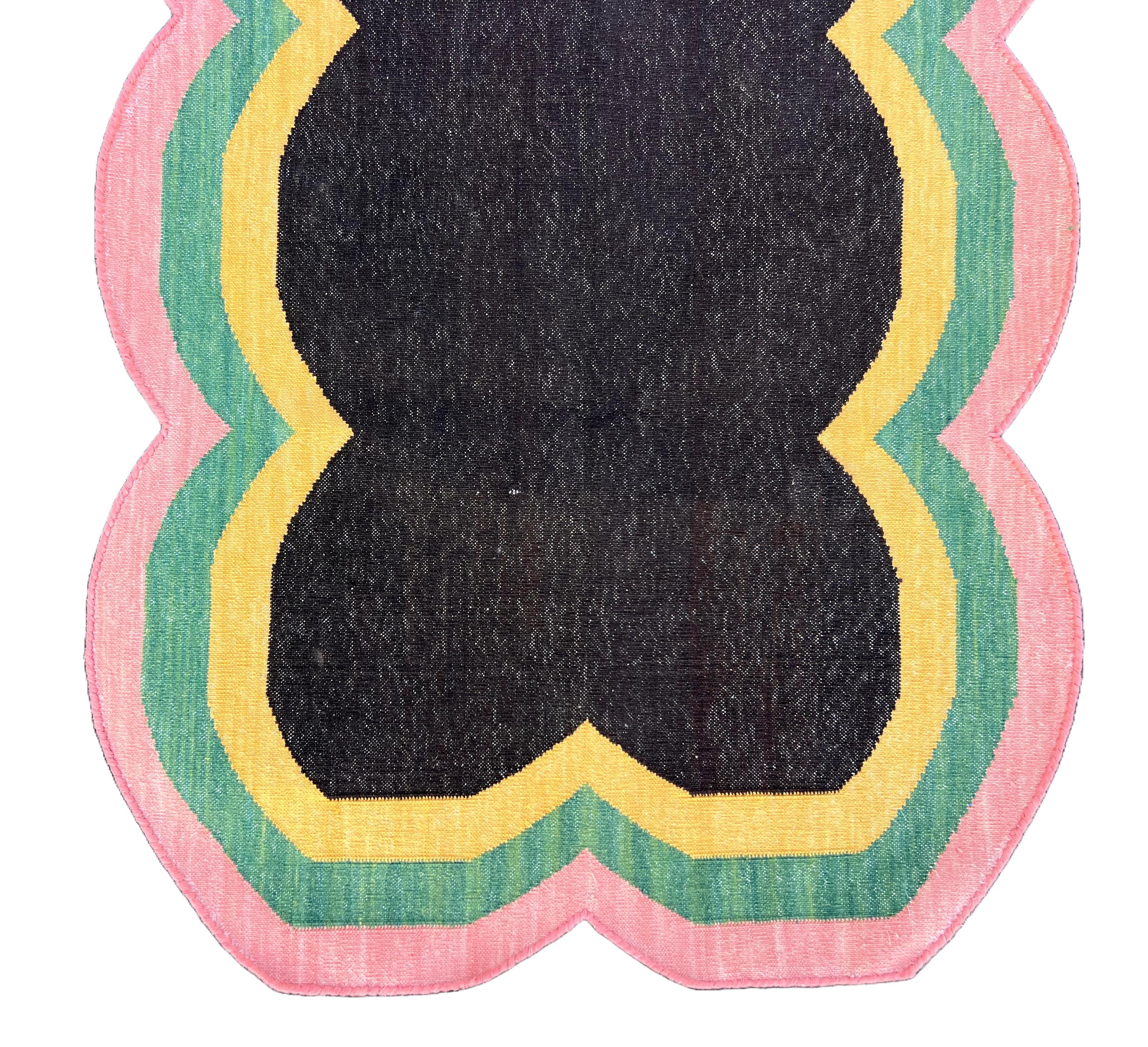 Coton Chemin de table en coton fait à la main, 2x5 Brown, Pink Scalloped Indian Dhurrie en vente