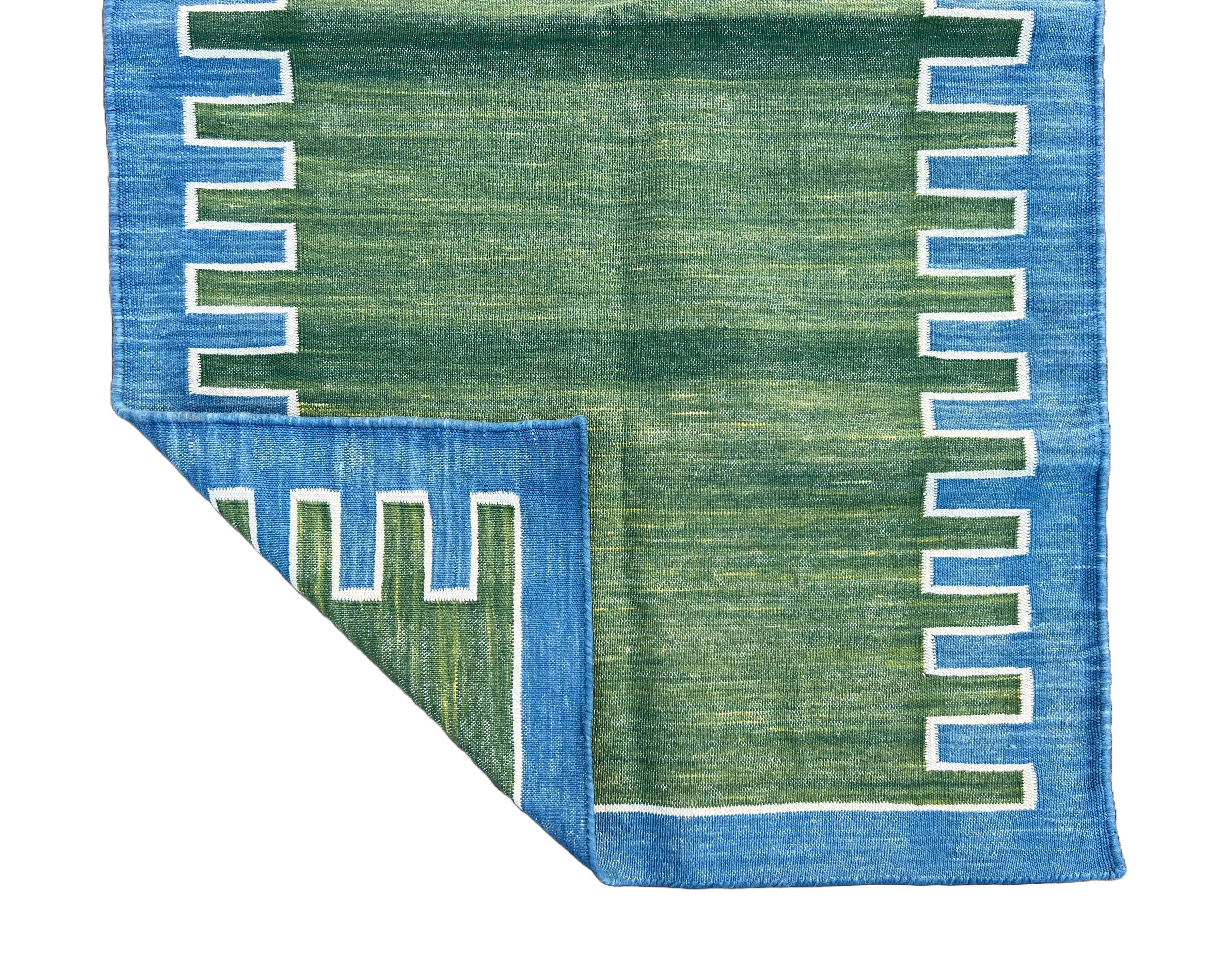 Mid-Century Modern Chemin de table en coton fait à la main, 2x6 Vert, Bleu Zig Zag Striped Dhurrie en vente