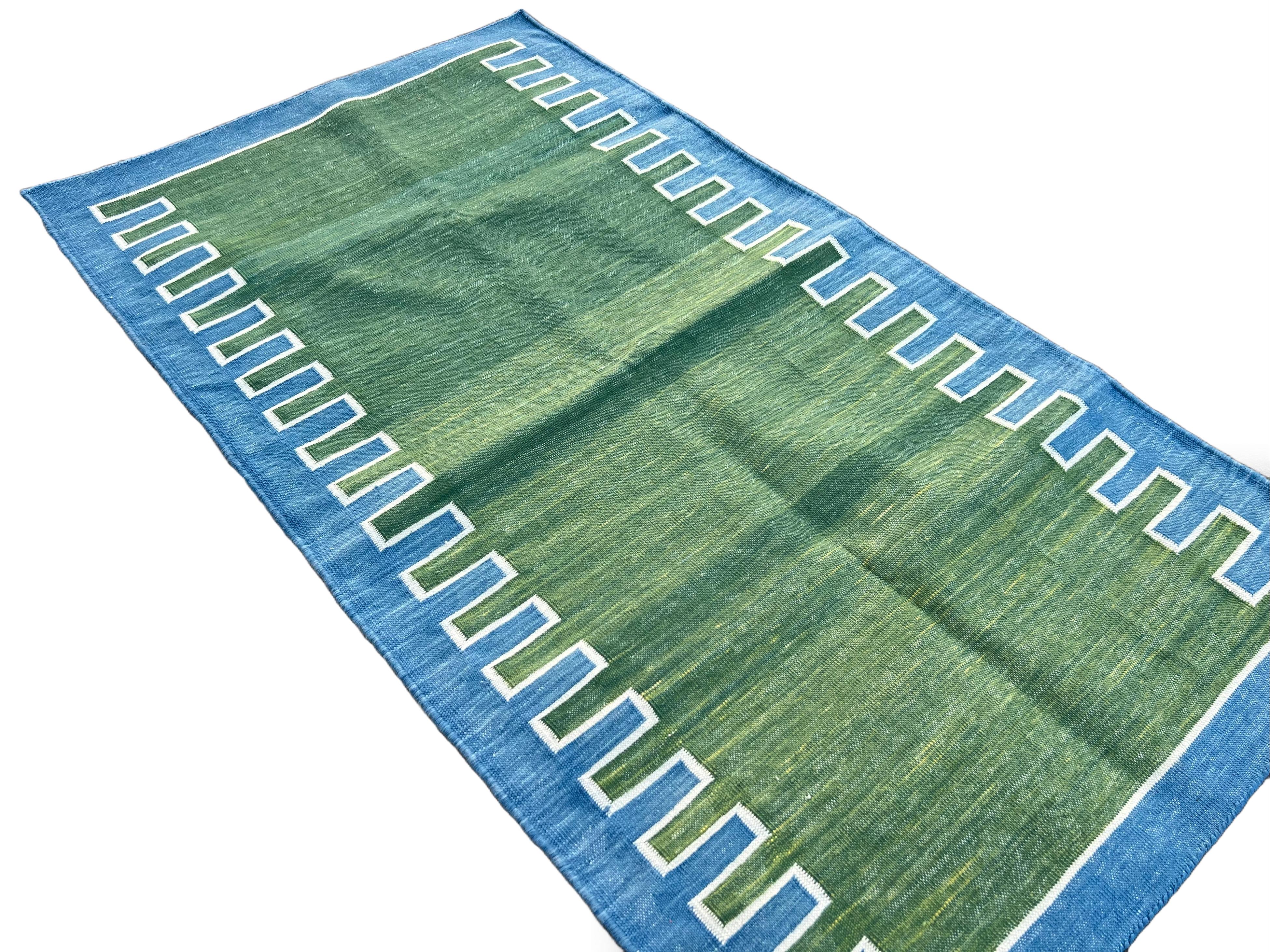 Tissé à la main Chemin de table en coton fait à la main, 2x6 Vert, Bleu Zig Zag Striped Dhurrie en vente