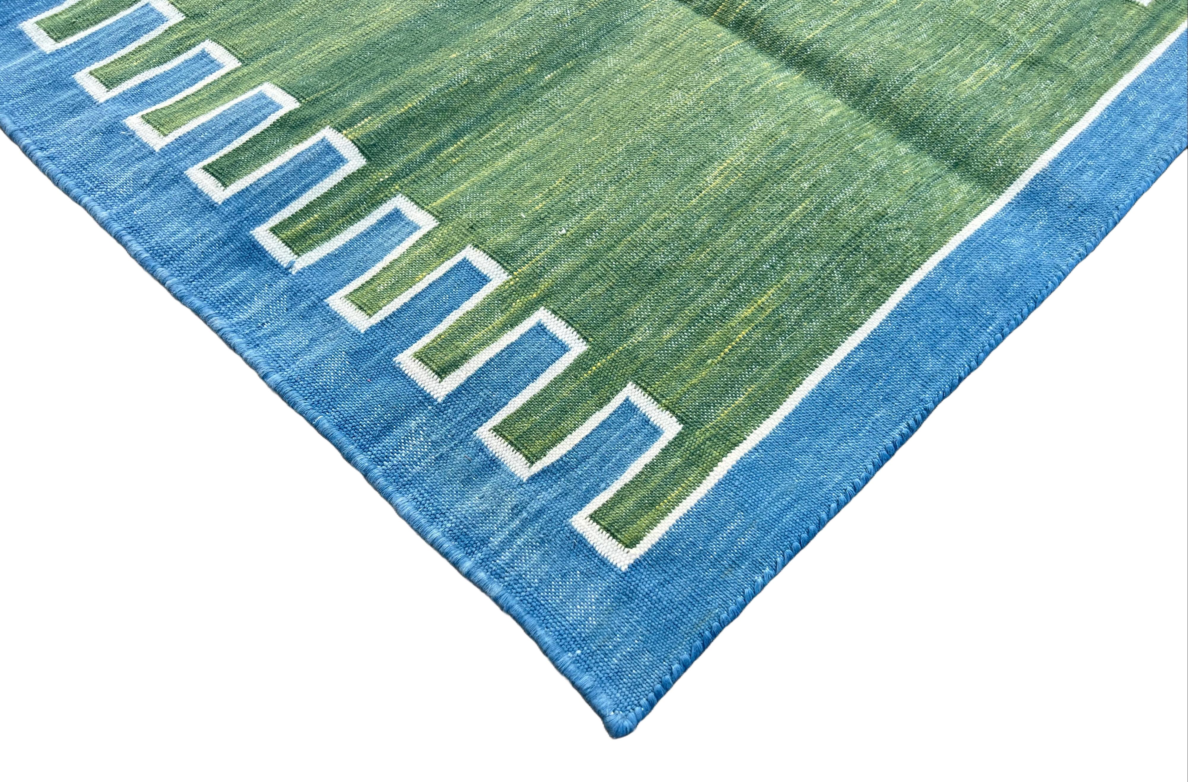 XXIe siècle et contemporain Chemin de table en coton fait à la main, 2x6 Vert, Bleu Zig Zag Striped Dhurrie en vente