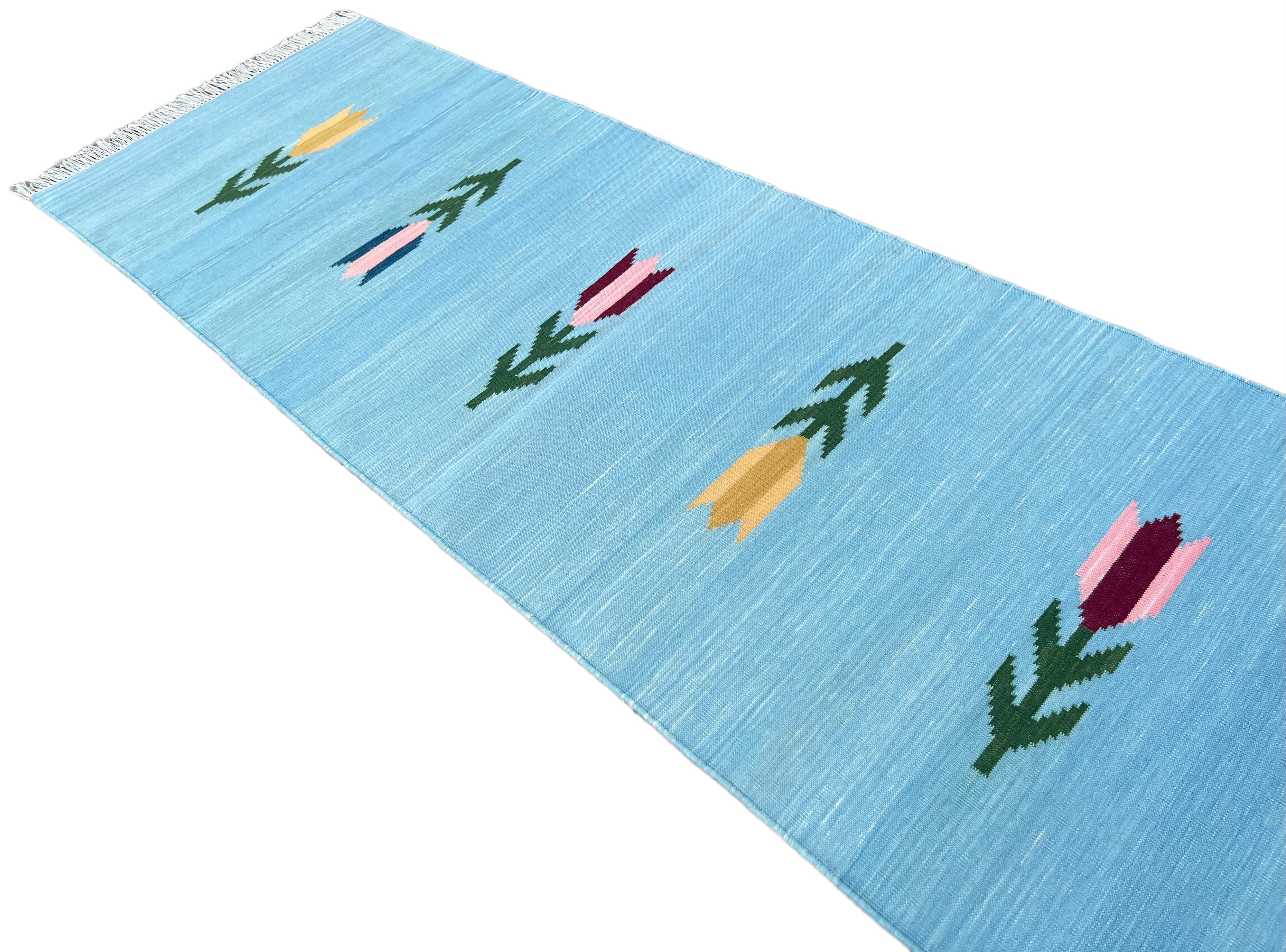 Indien Tapis Dhurrie indien à tissage plat fait à la main, 2x8, à feuilles bleues et vertes en vente