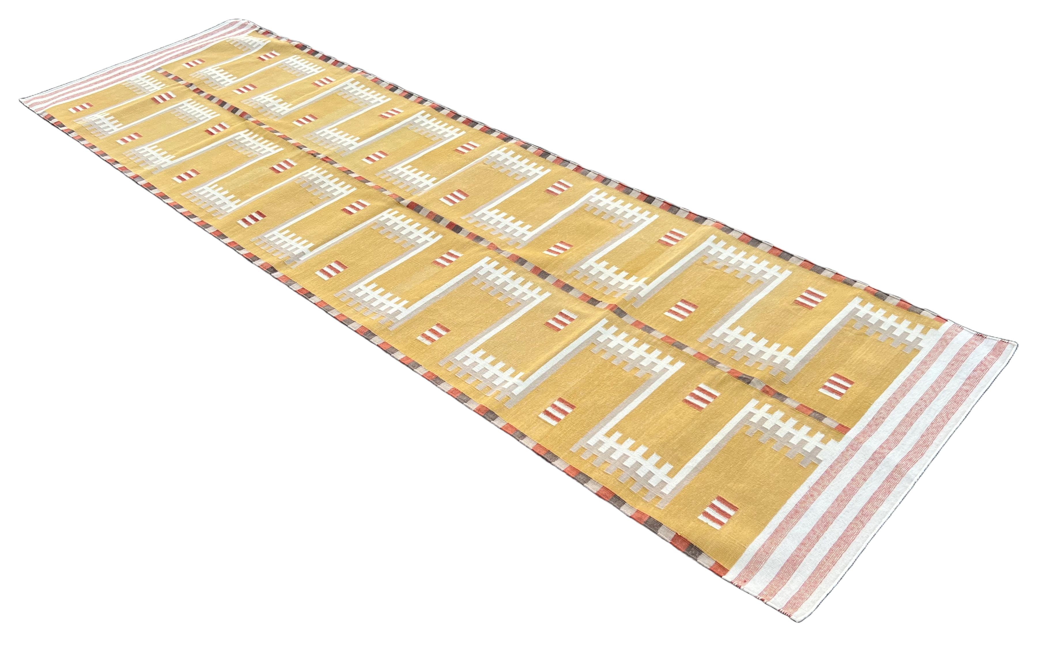 Runner a tessitura piatta in cotone fatto a mano, 3x10 Senape Geometrico Indiano Dhurrie in vendita 4