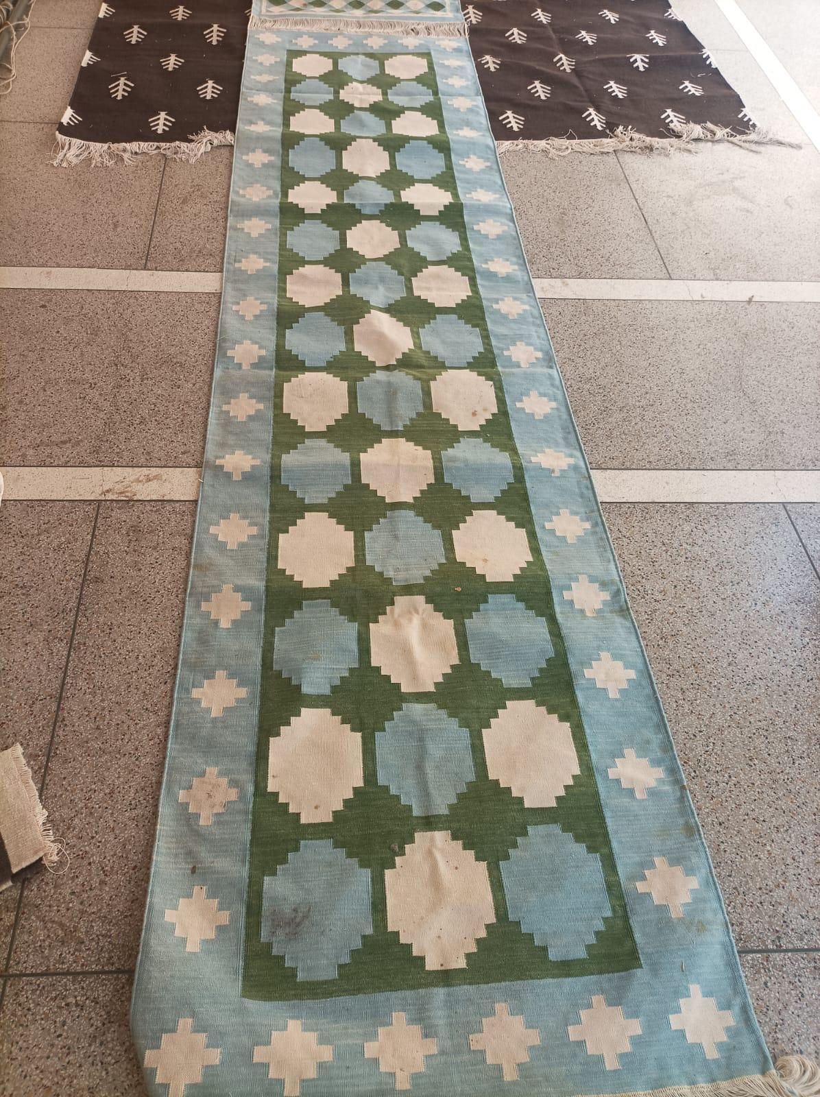Runner a tessitura piatta in cotone fatto a mano, 3x12 Blue and Green Tile Indian Dhurrie in vendita 3