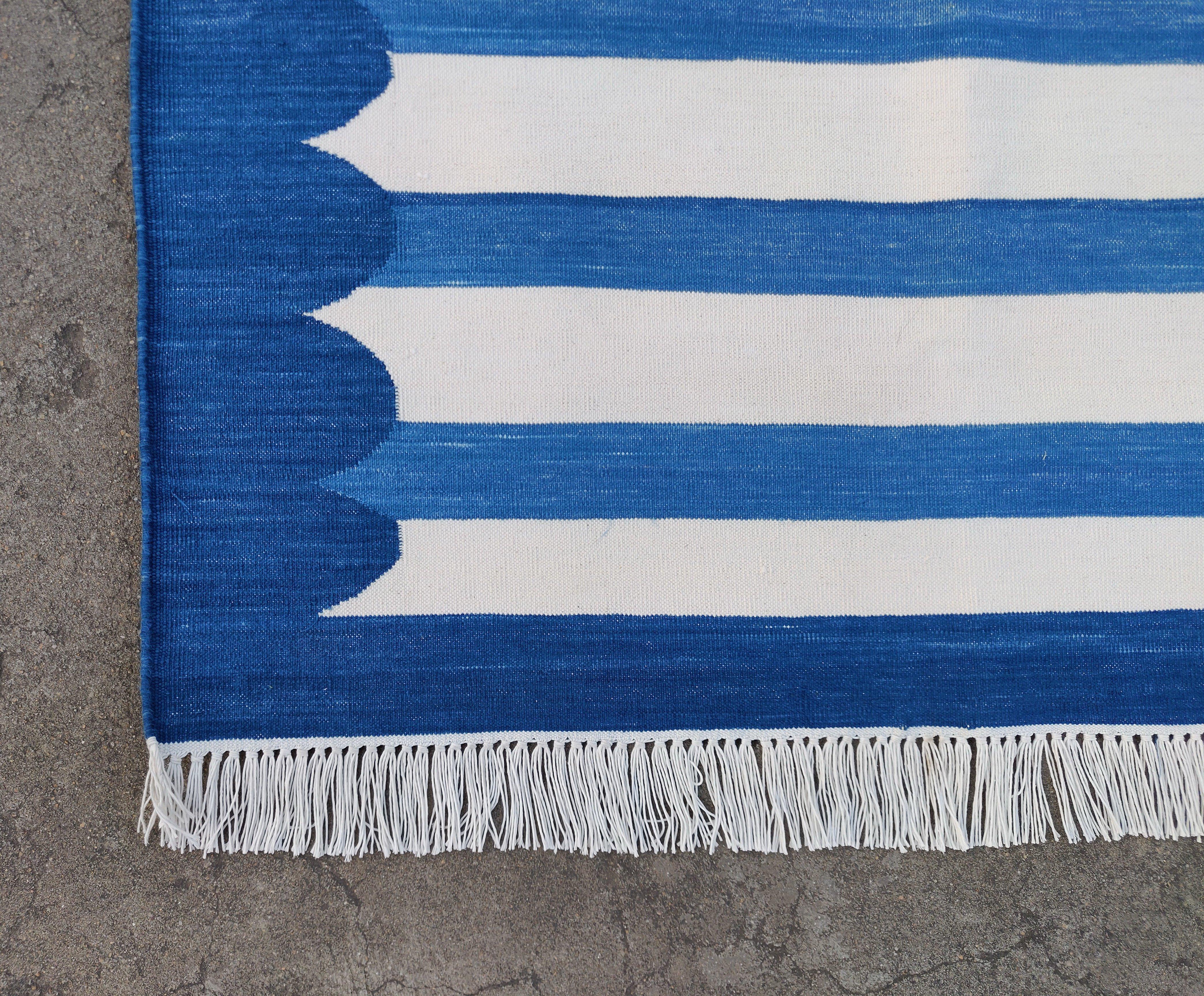 Handmade Cotton Area Flat Weave Runner, 3x14 Blue White Scalloped Indian Dhurrie In New Condition For Sale In Jaipur, IN