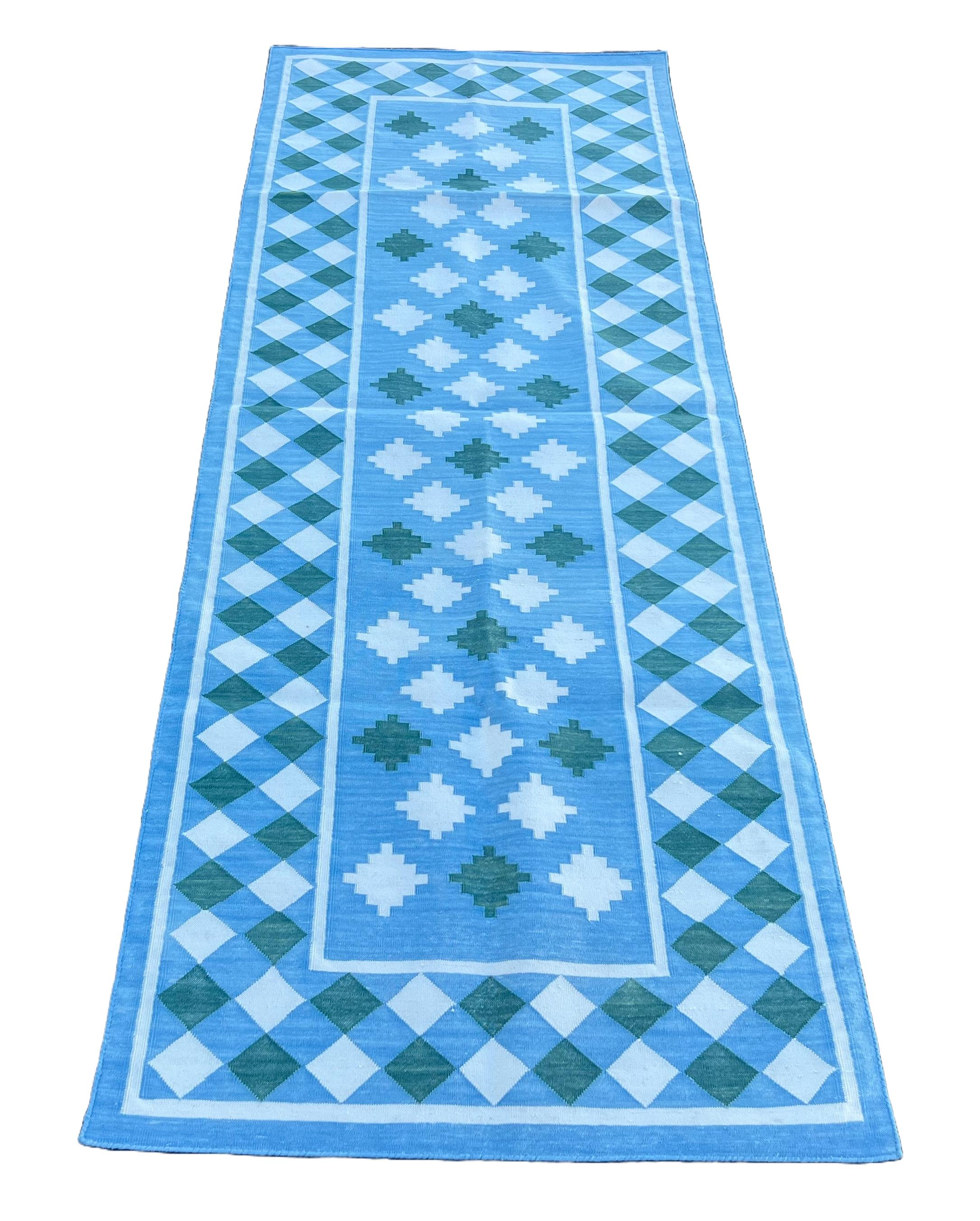 Alfombra Tejida a Mano de Algodón, 3x8 Cuadros Azules y Verdes Dhurrie Indio en Nuevo estado para la venta en Jaipur, IN
