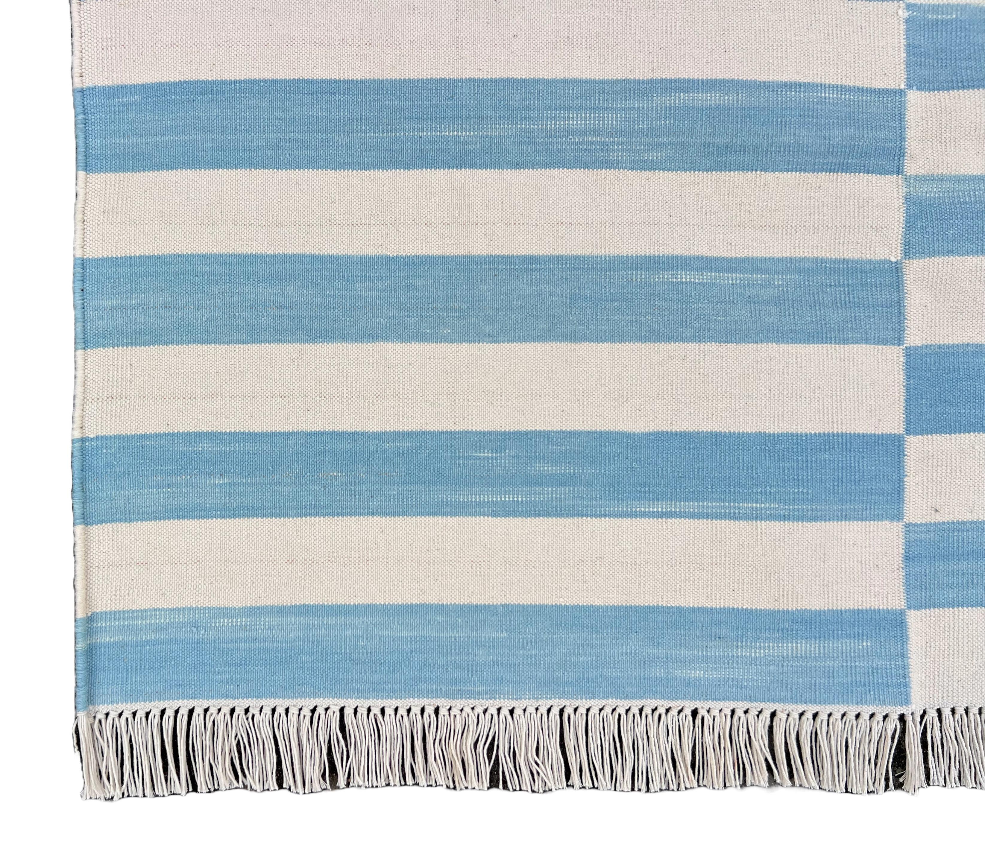 Runner a trama piatta in cotone fatto a mano, 3x8 a righe bianche e blu, indiano Dhurrie in vendita 2