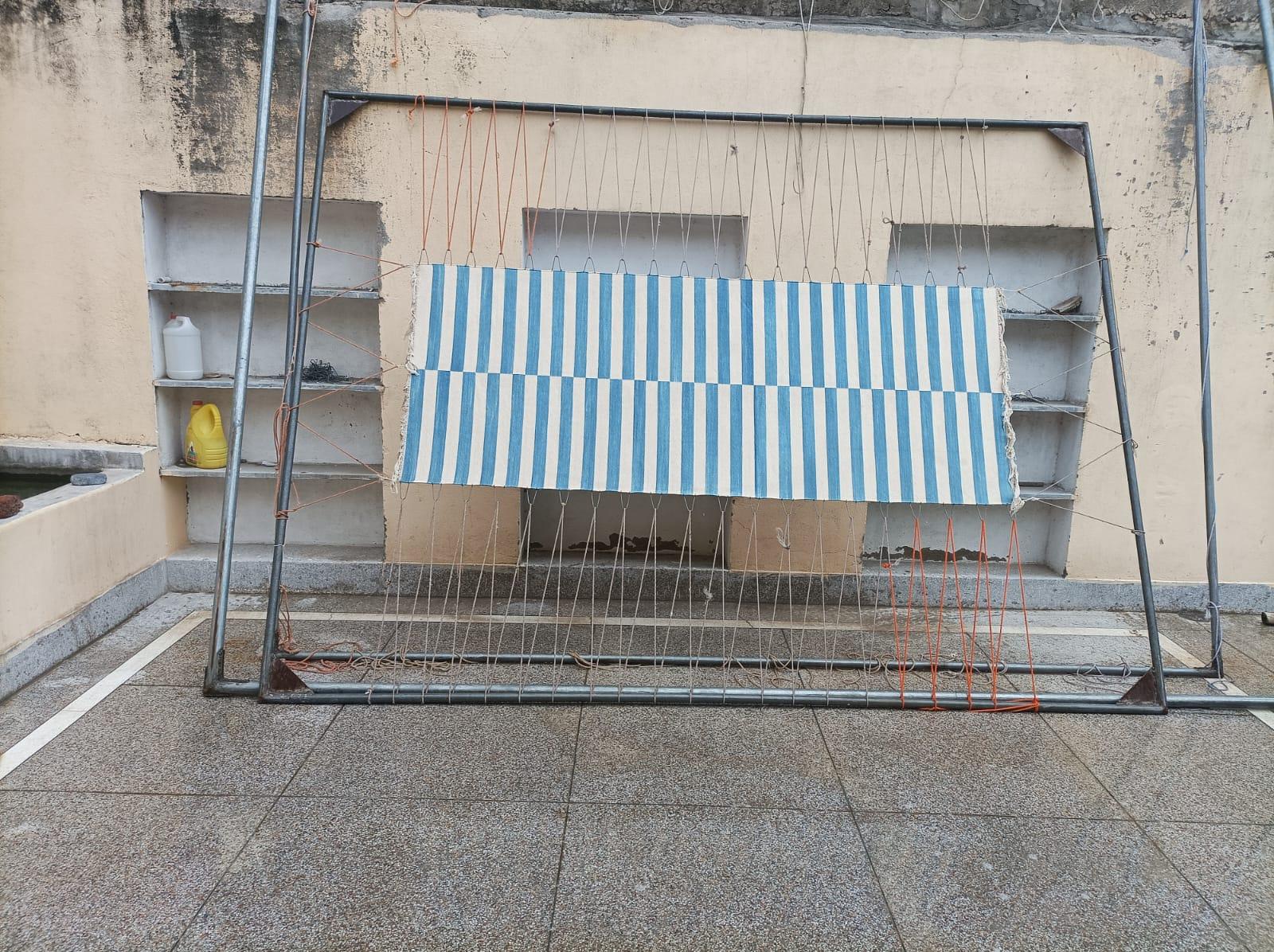 Runner a trama piatta in cotone fatto a mano, 3x8 a righe bianche e blu, indiano Dhurrie in vendita 5