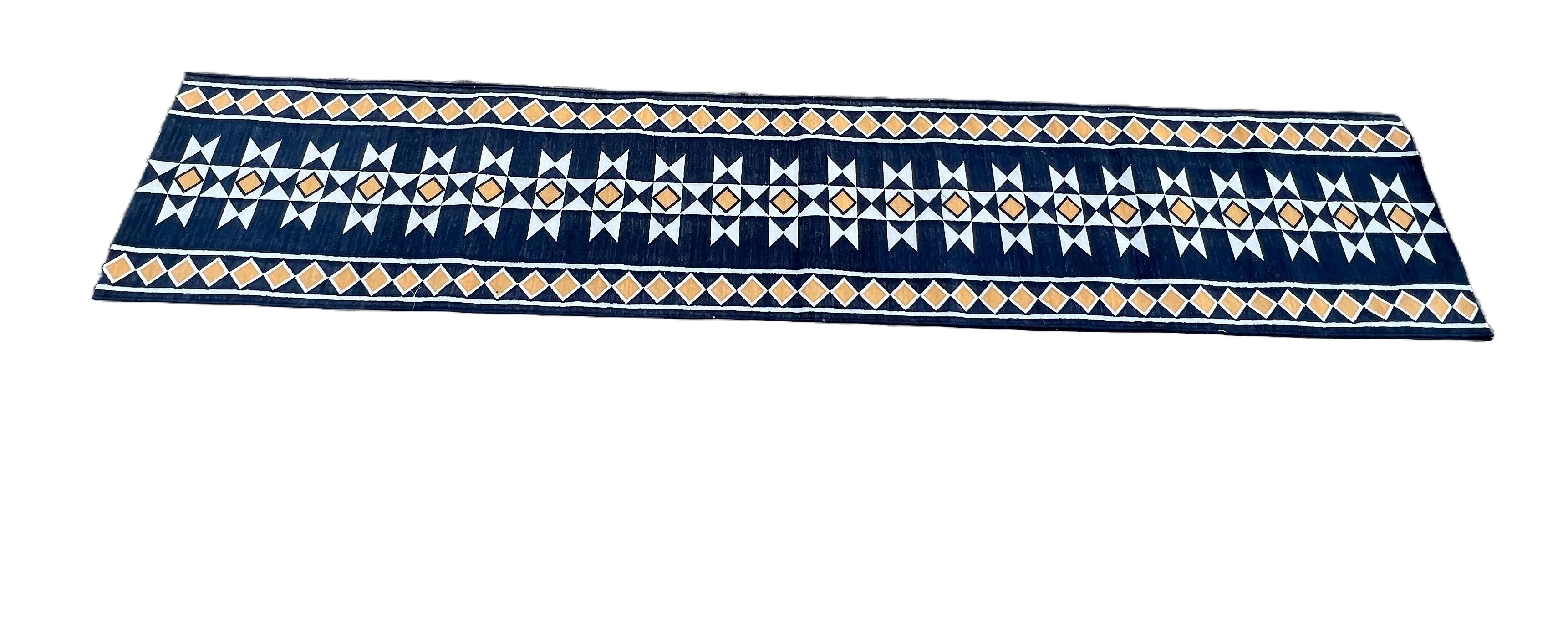 Mid-Century Modern Tapis de coton tissé à la main Dhurrie indienne géométrique bleue et jaune en vente