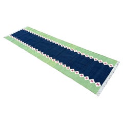 Handgefertigter Flachgewebe-Läufer aus Baumwolle, blauer & grüner Diamant, indischer Dhurrie-Teppich