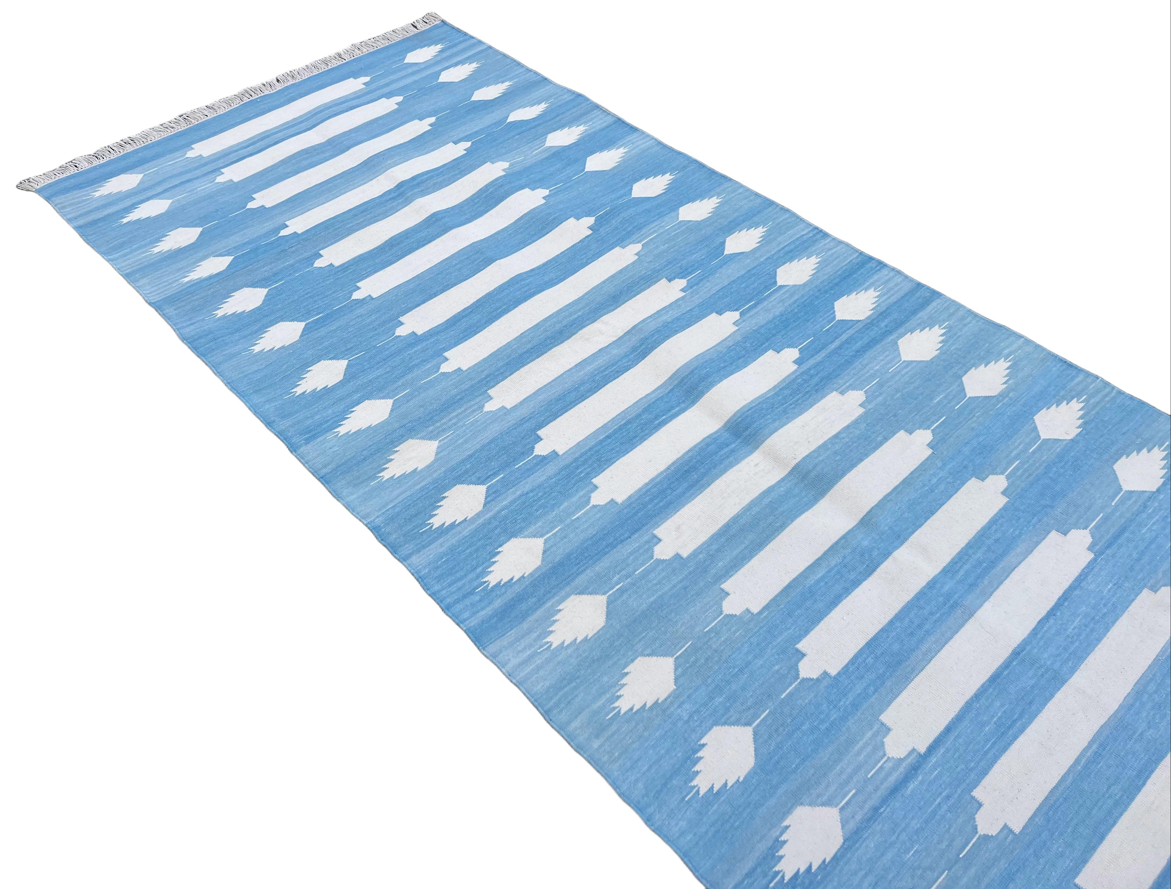 Handmade Cotton Area Flat Weave Runner, Blue & White Striped Indian Dhurrie Rug In New Condition For Sale In Jaipur, IN