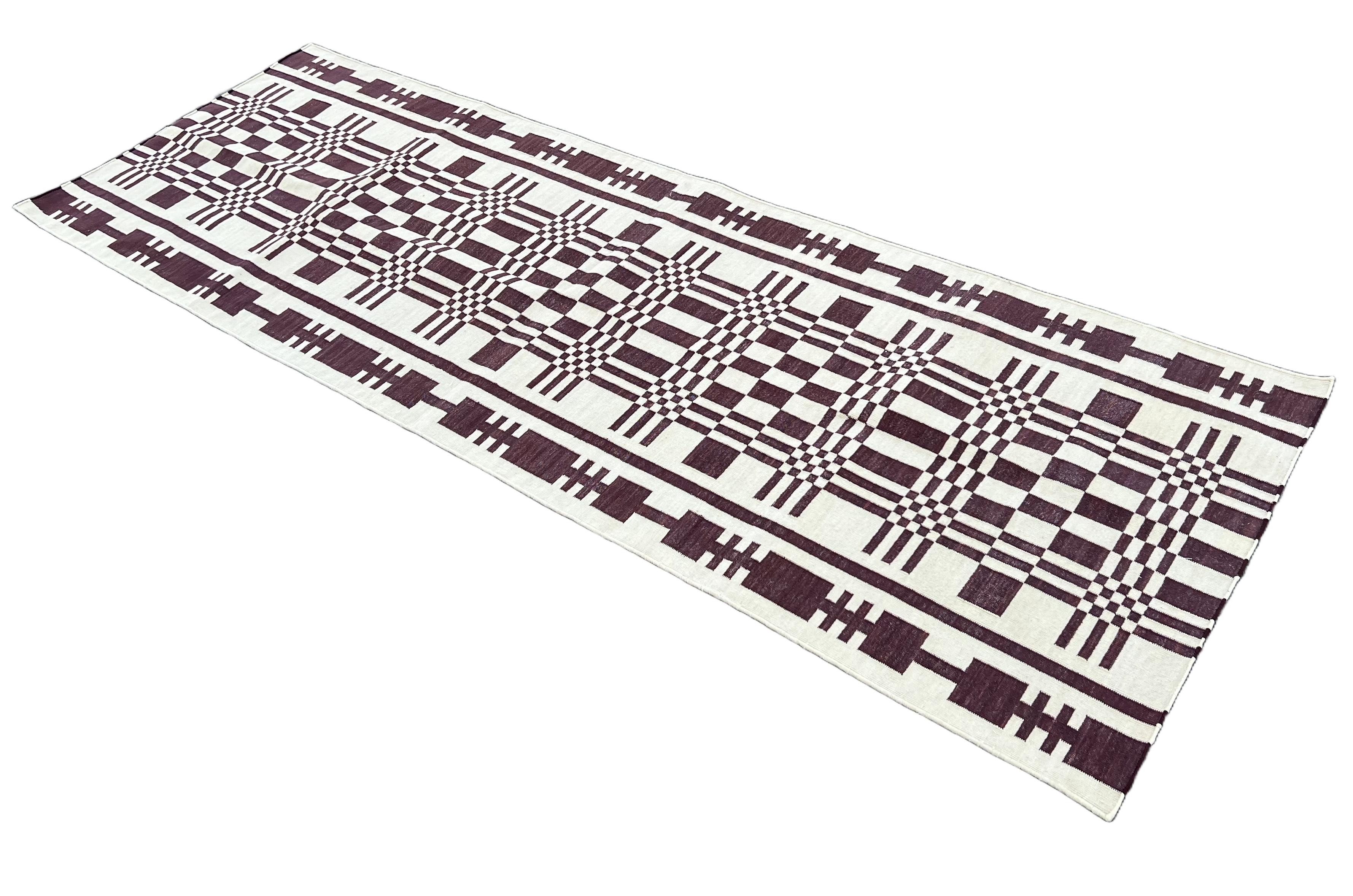 Handmade Cotton Area Flat Weave Runner, Brown And White Geometric Indian Dhurrie In New Condition For Sale In Jaipur, IN