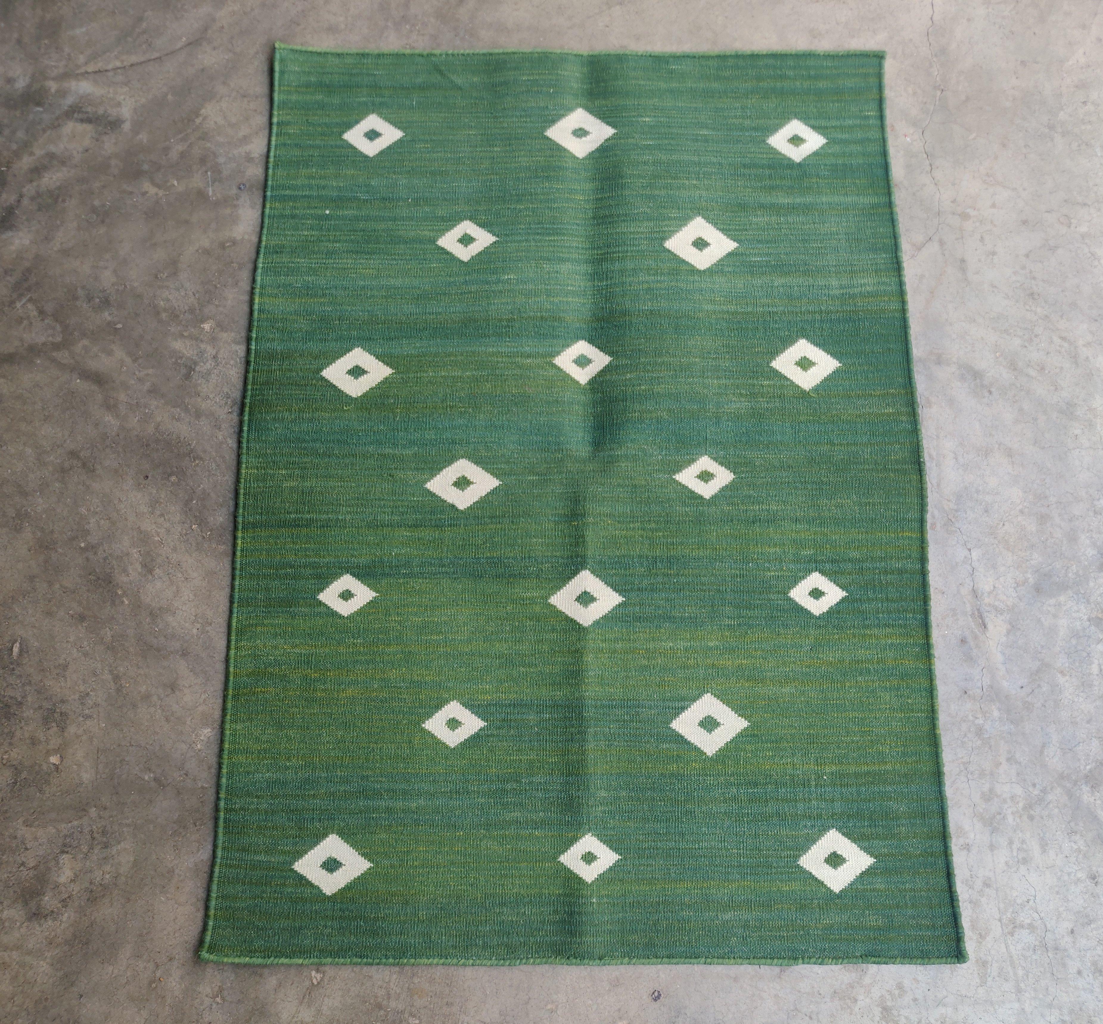 Mid-Century Modern Handmade Cotton Flat Weave Area Rug, 2x3 Green And White Diamond Indian Dhurrie For Sale