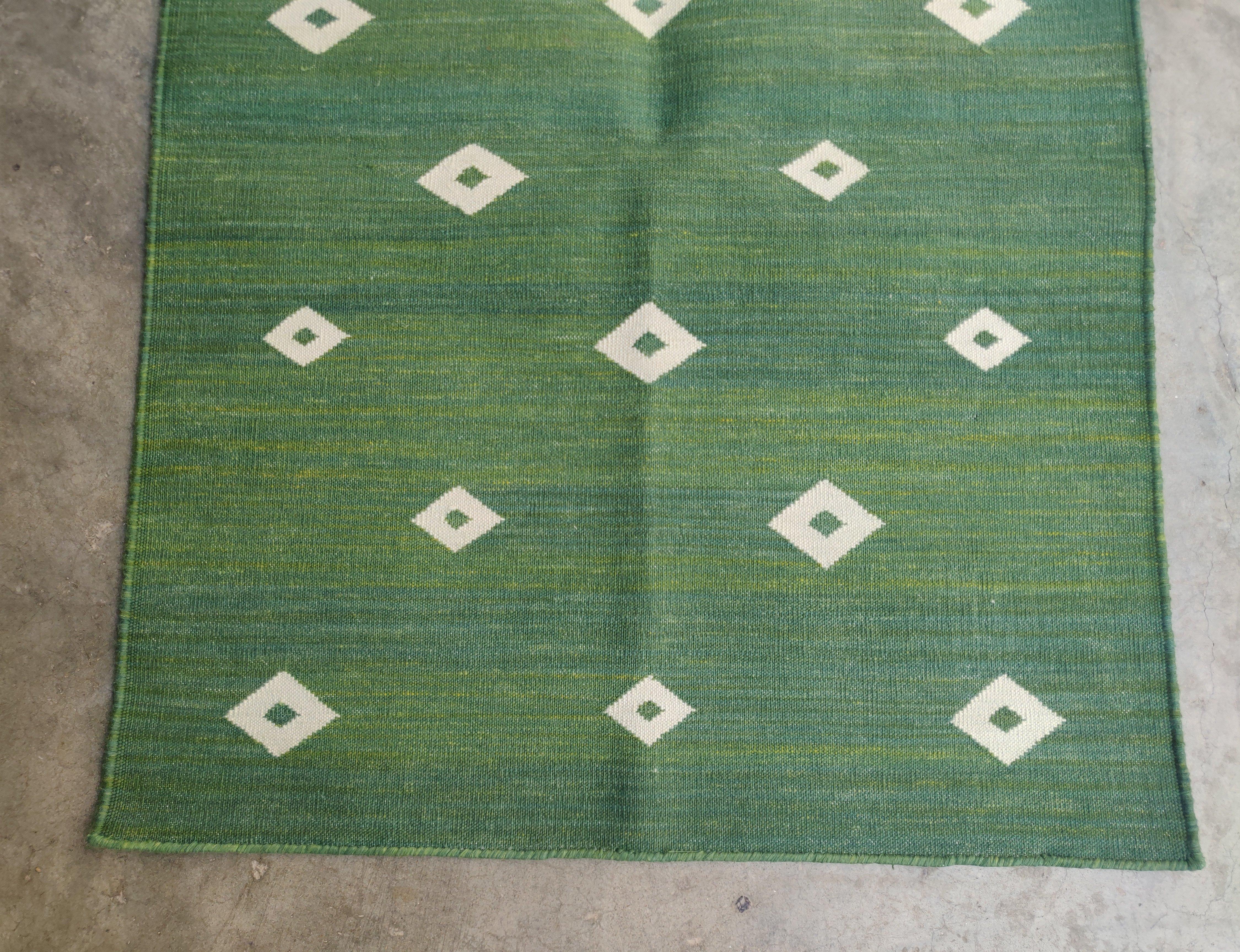 Hand-Woven Handmade Cotton Flat Weave Area Rug, 2x3 Green And White Diamond Indian Dhurrie For Sale