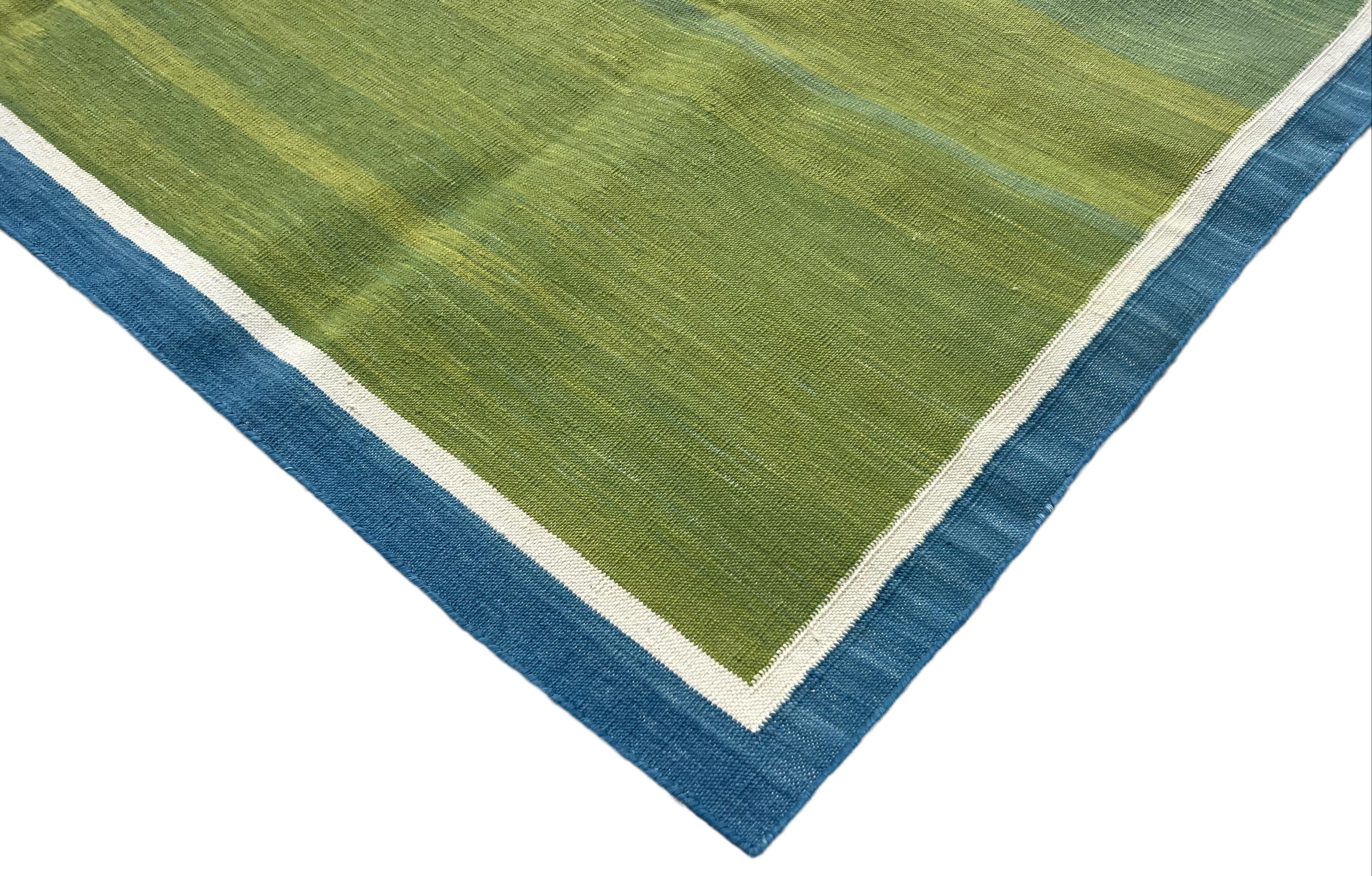 Tappeto in cotone tinto al vegetale, a righe indiane verdi e blu 3'x5'

Queste speciali dhurry a trama piatta sono tessute a mano con un filo di cotone 100% a 15 strati. A causa delle speciali tecniche di produzione utilizzate per creare i nostri