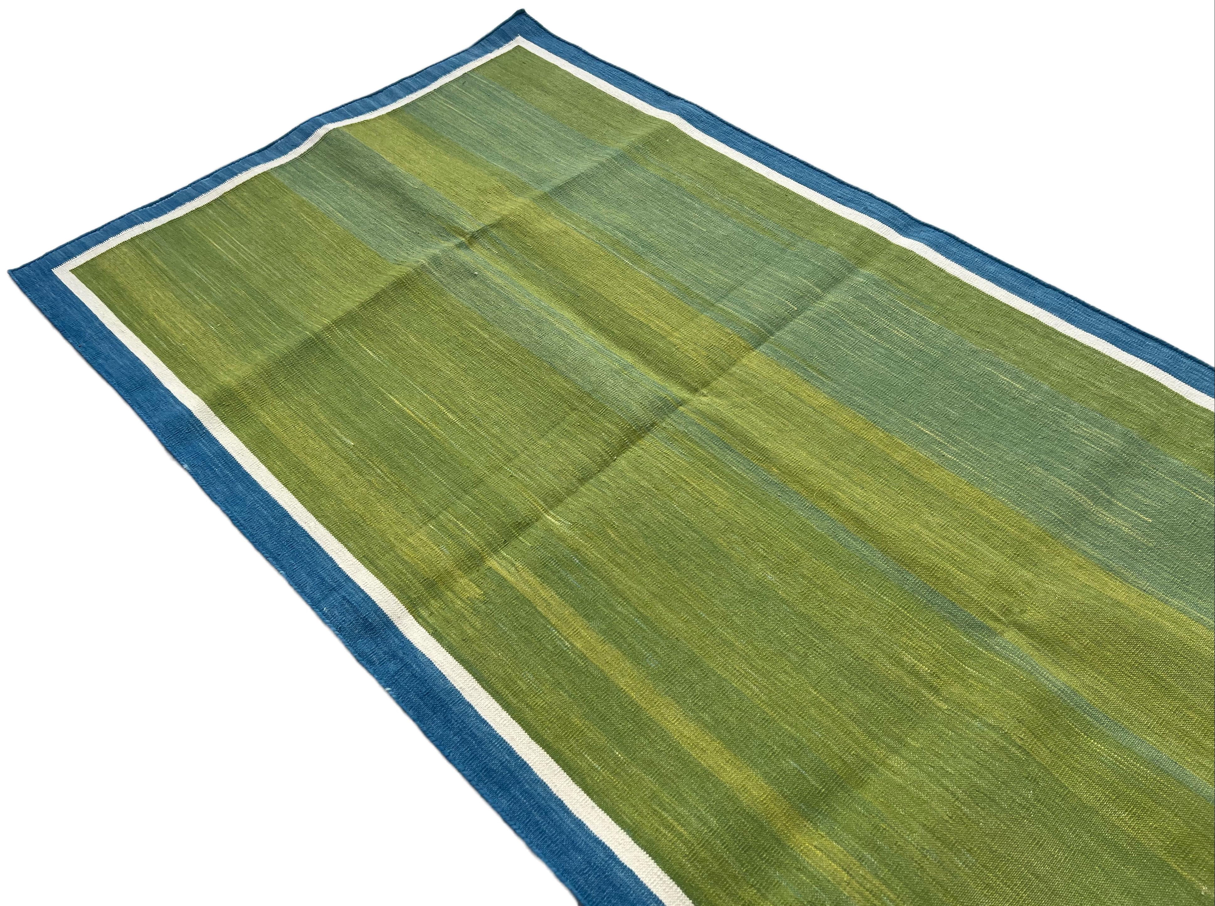 Indiano Tappeto per l'area a trama piatta in cotone fatto a mano, 3x5 a righe verdi e blu, indiano Dhurrie in vendita