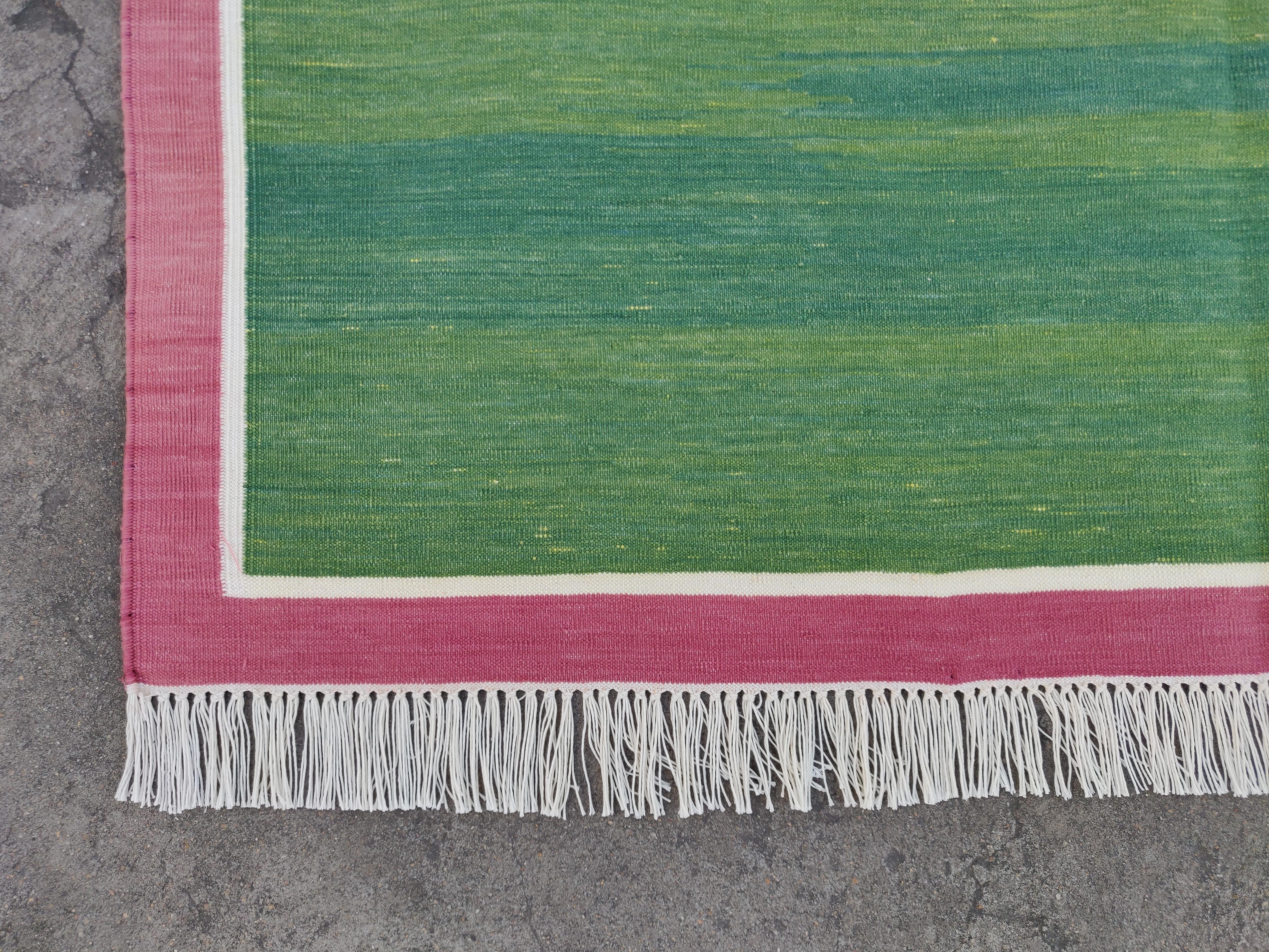 Handmade Cotton Flat Weave Area Rug, 4x6 Green And Pink Indian Dhurrie Kilim Rug In New Condition For Sale In Jaipur, IN