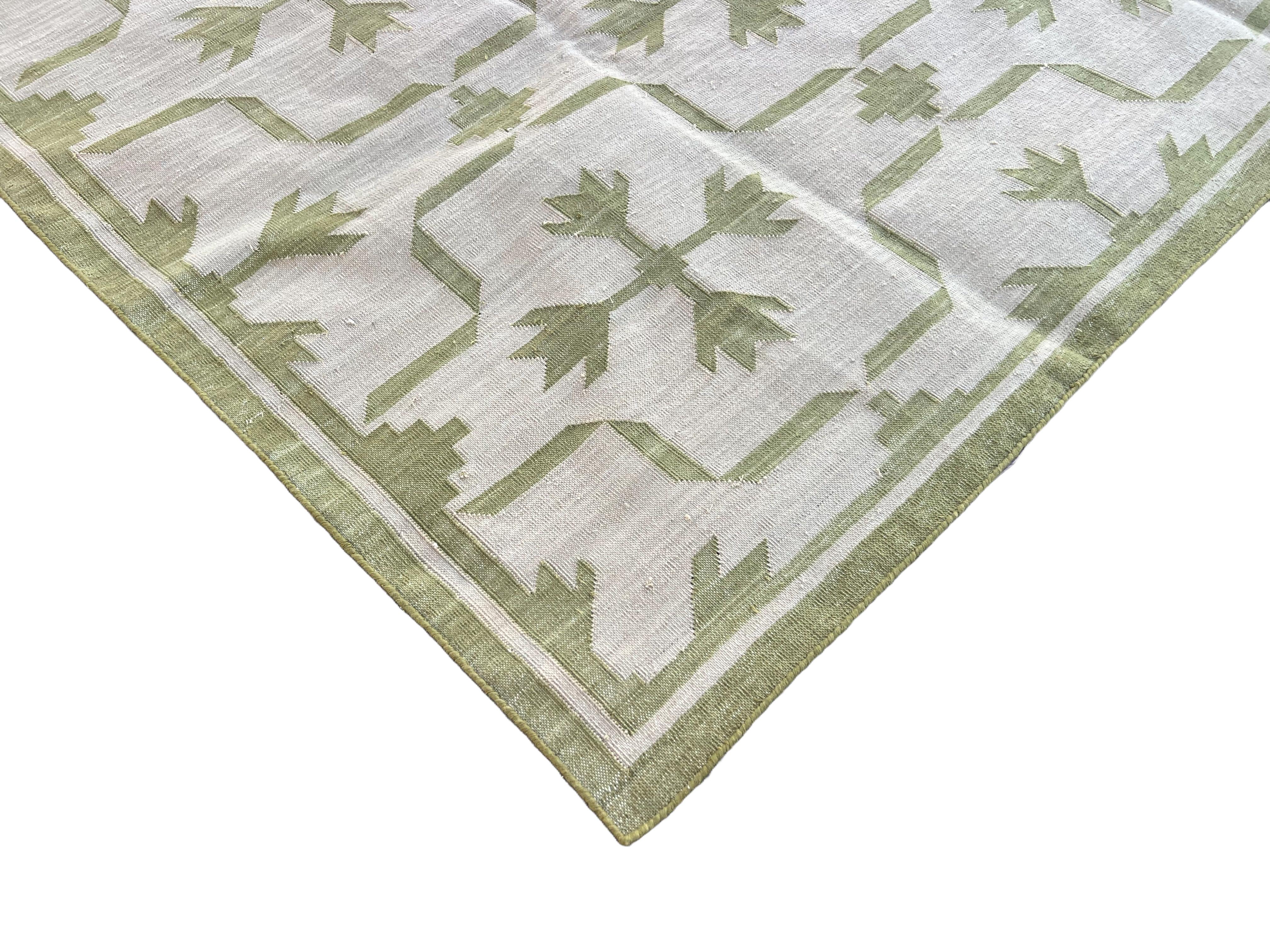 Handmade Cotton Flat Weave Area Rug, 6x9 Beige And Green Leaf Indian Dhurrie Rug For Sale 4