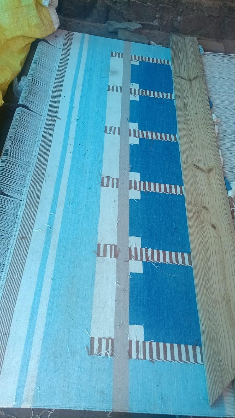 Handmade Cotton Flat Weave Area Rug, 6x9 Blue And Beige Geometric Indian Dhurrie For Sale 7