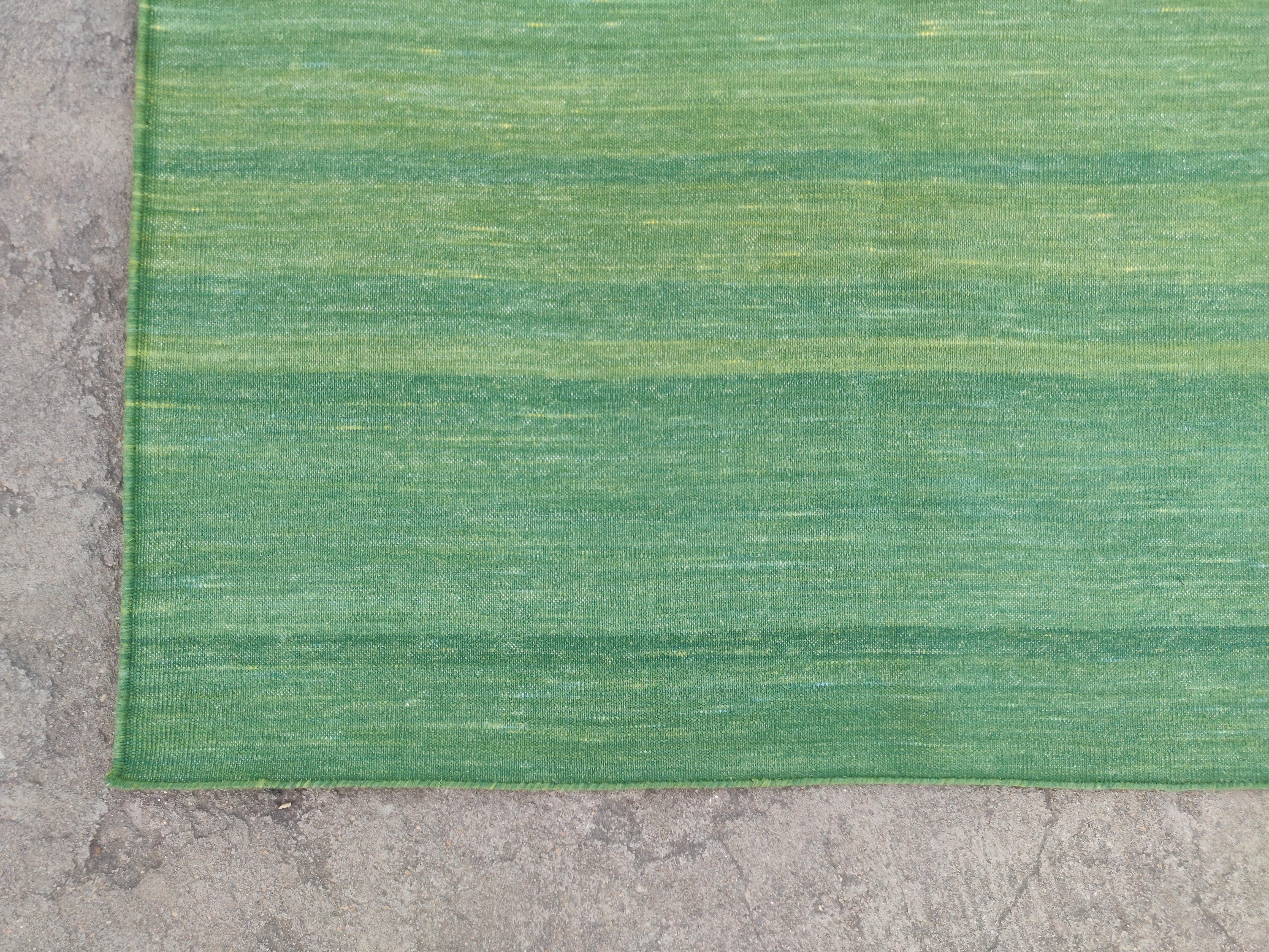 Alfombra de Algodón de Tejido Plano, 6x9 Verde Bosque Sólido Dhurrie Kilim Indio en venta 1