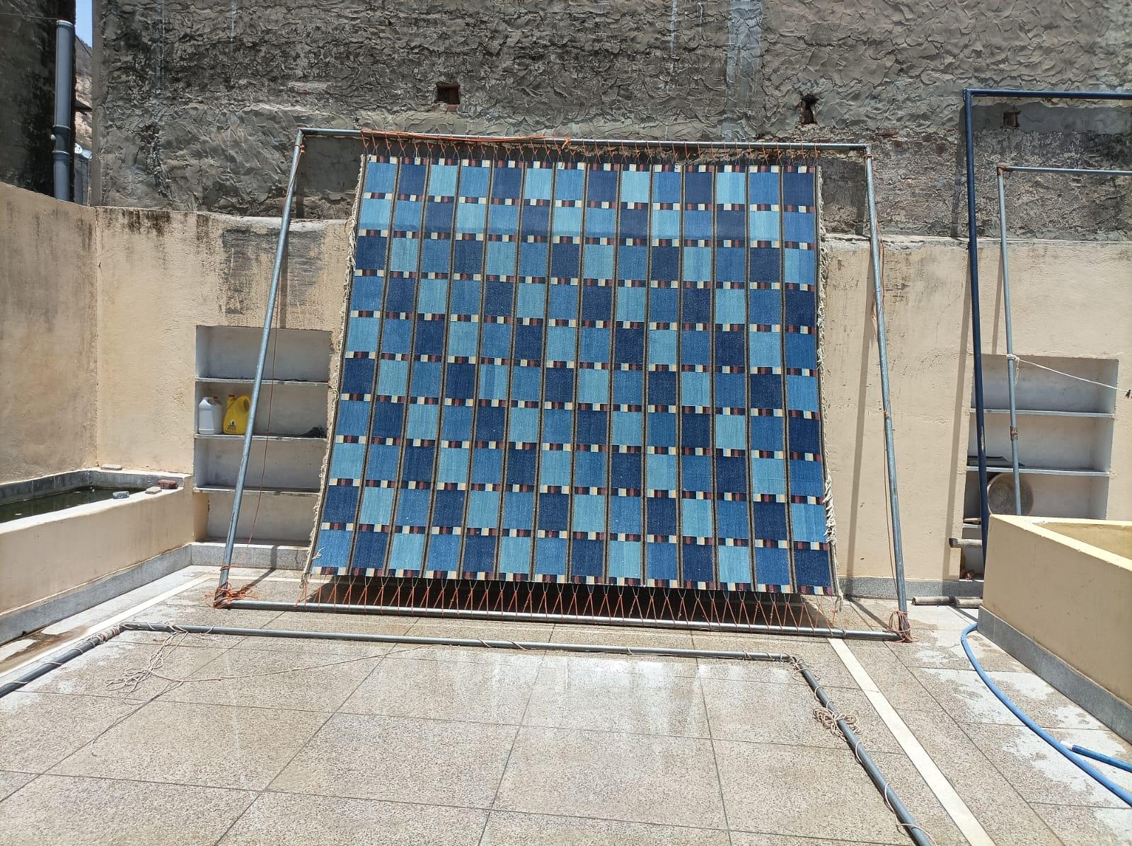 Tappeto fatto a mano in cotone a trama piatta, 10x14 blu, crema indiano a quadri geometrici Dhurrie in vendita 5