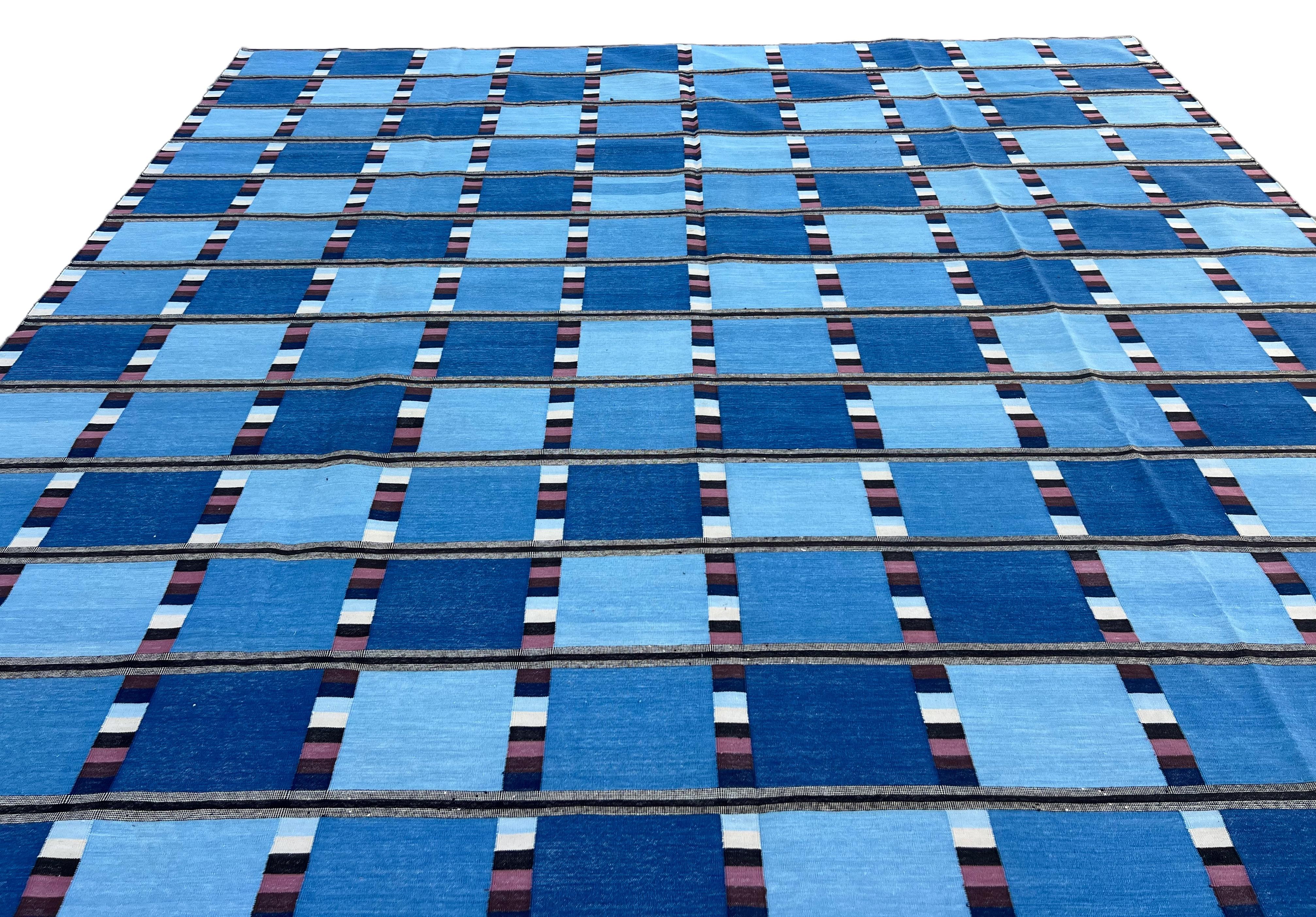 Tappeto fatto a mano in cotone a trama piatta, 10x14 blu, crema indiano a quadri geometrici Dhurrie In condizioni Nuovo in vendita a Jaipur, IN