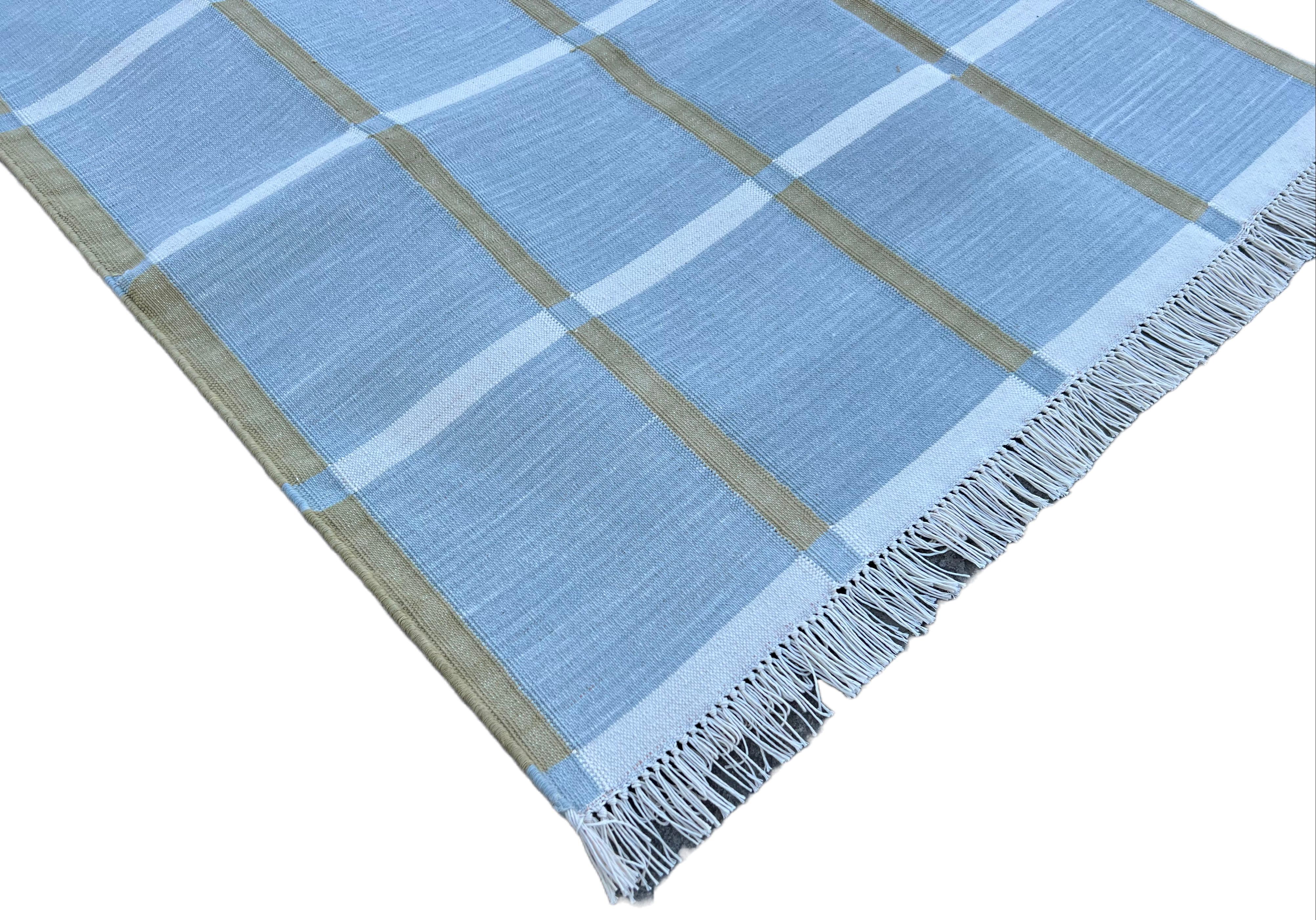 Mid-Century moderno Tappeto fatto a mano in cotone a trama piatta, 4x6 grigio, verde a quadretti indiano Dhurrie in vendita