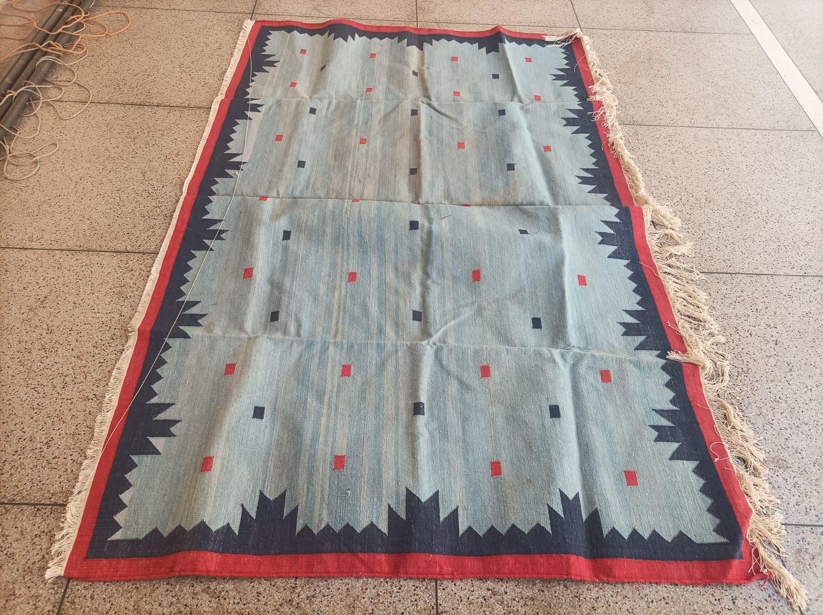 Tapis en coton tissé à la main, 5x8 Bleu Rouge Géométrique Diamant Indien Dhurrie en vente 4