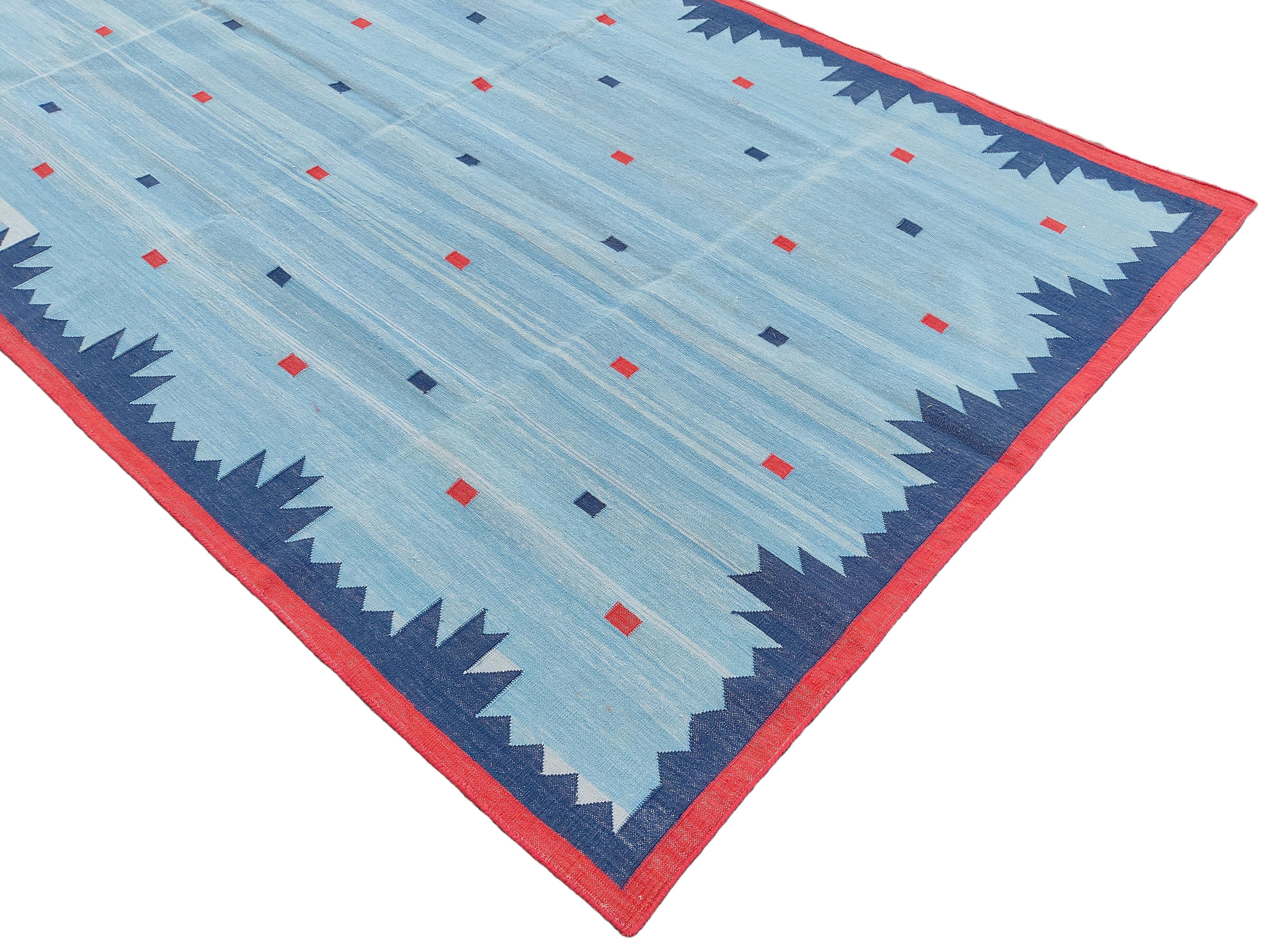 Tissé à la main Tapis en coton tissé à la main, 5x8 Bleu Rouge Géométrique Diamant Indien Dhurrie en vente