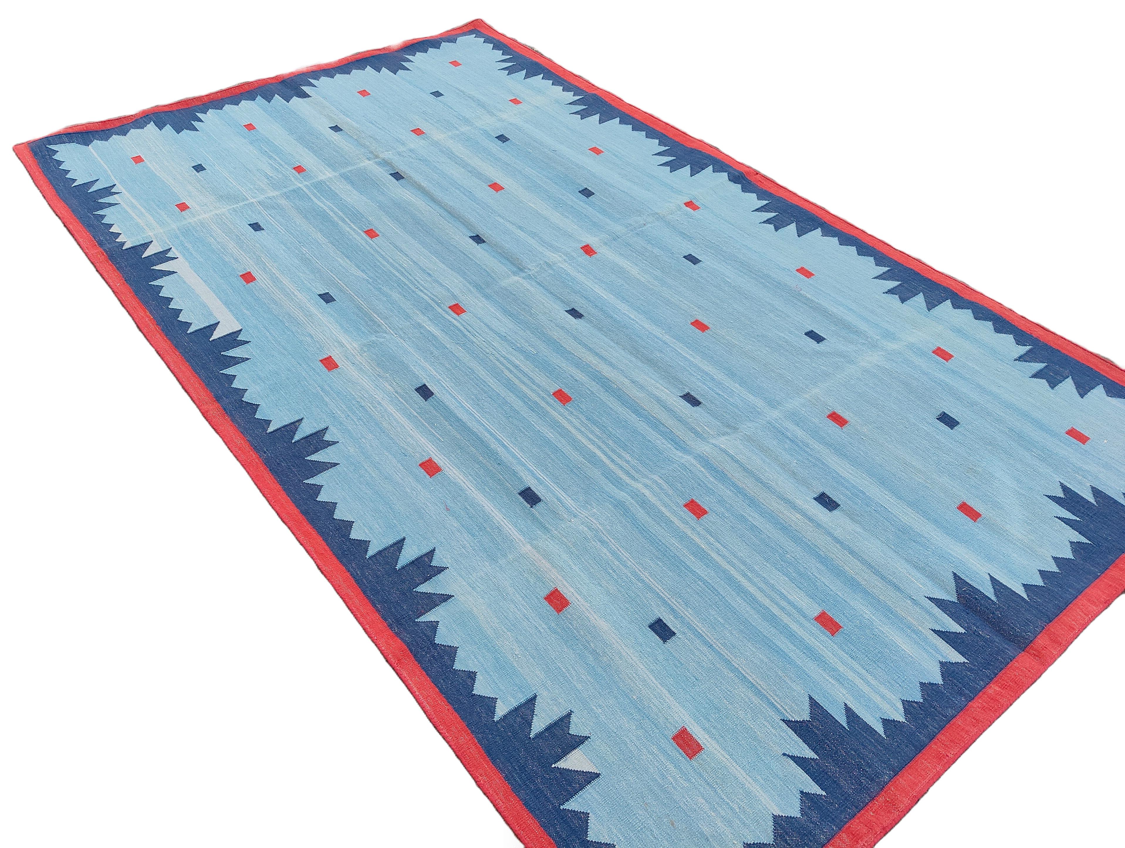 Tapis en coton tissé à la main, 5x8 Bleu Rouge Géométrique Diamant Indien Dhurrie Neuf - En vente à Jaipur, IN