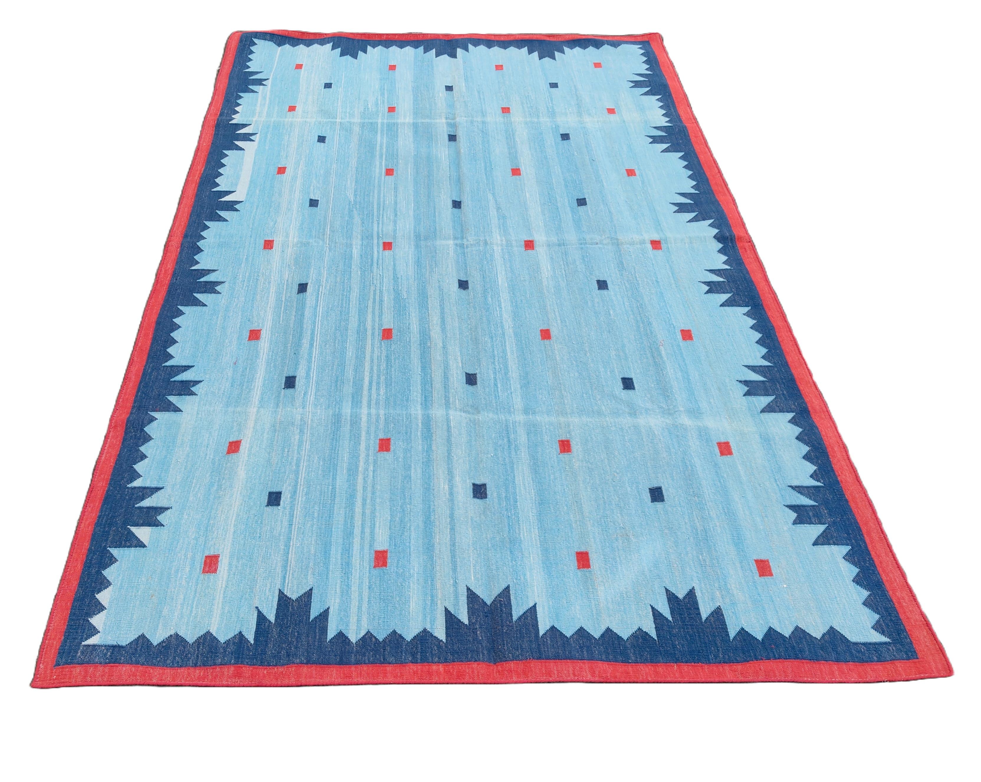 XXIe siècle et contemporain Tapis en coton tissé à la main, 5x8 Bleu Rouge Géométrique Diamant Indien Dhurrie en vente