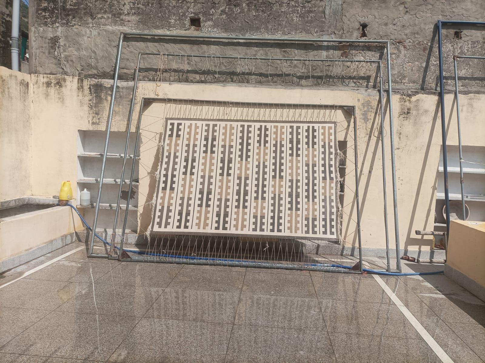 Handgefertigter Flachgewebe-Teppich aus Baumwolle, 6x9 Beige, Weiß Marianne Indian Striped Dhurrie im Angebot 5