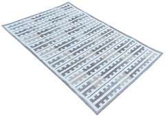 Handgefertigter Flachgewebe-Teppich aus Baumwolle, 6x9 Beige, Weiß Marianne Indian Striped Dhurrie