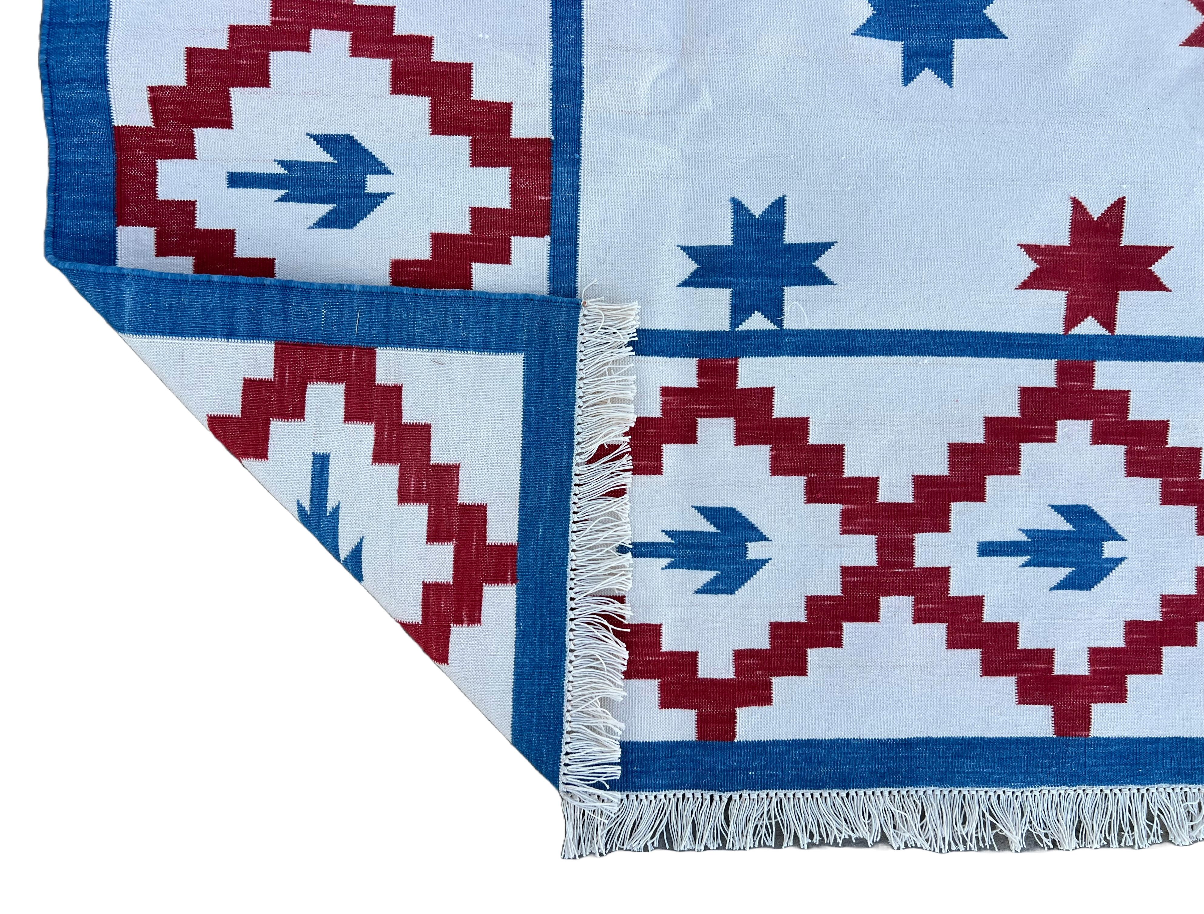Tappeto fatto a mano in cotone a trama piatta, 6x9 Crema e Rosso Stella Geometrica Indiana Dhurrie in vendita 2