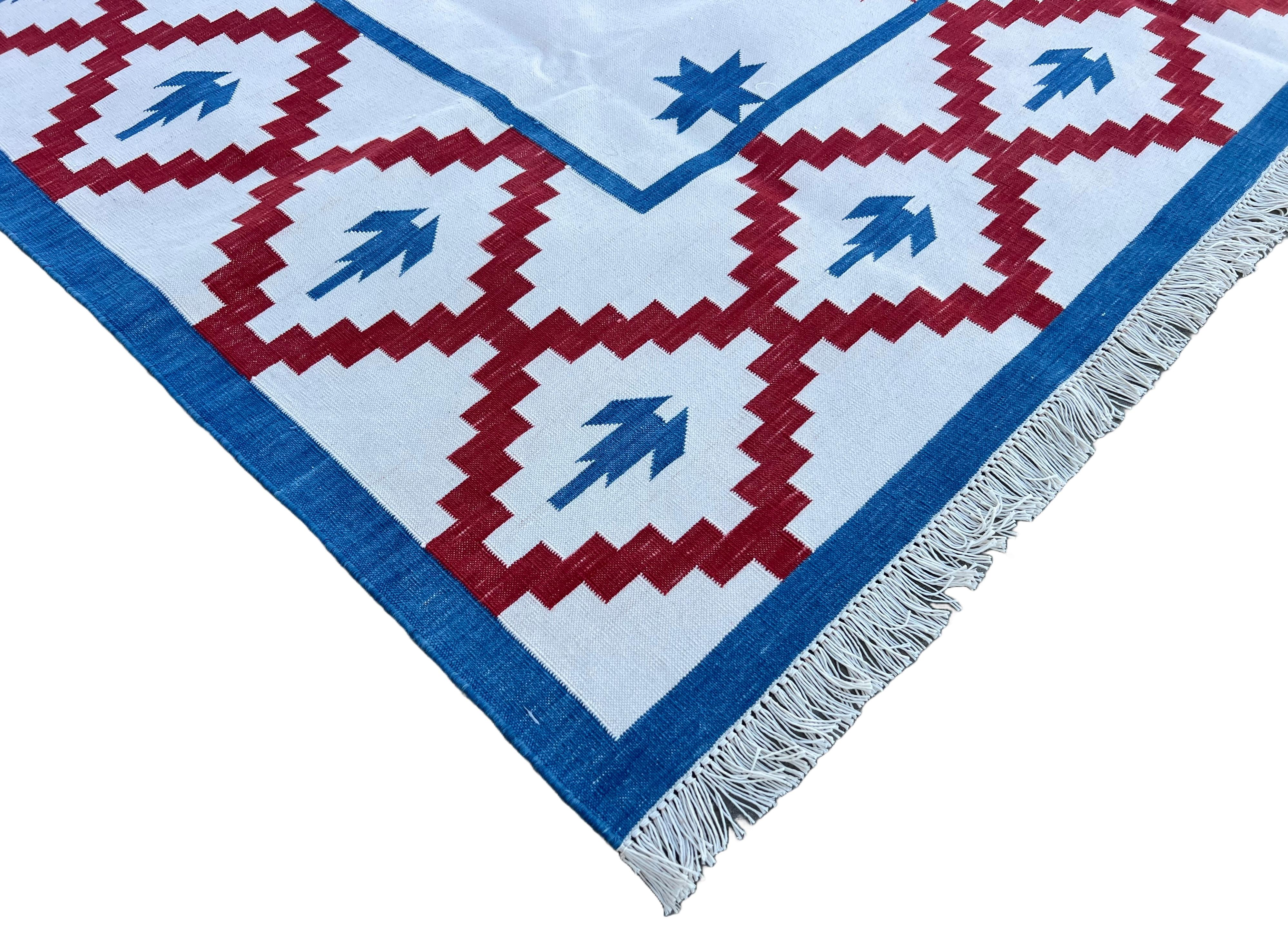 Indiano Tappeto fatto a mano in cotone a trama piatta, 6x9 Crema e Rosso Stella Geometrica Indiana Dhurrie in vendita