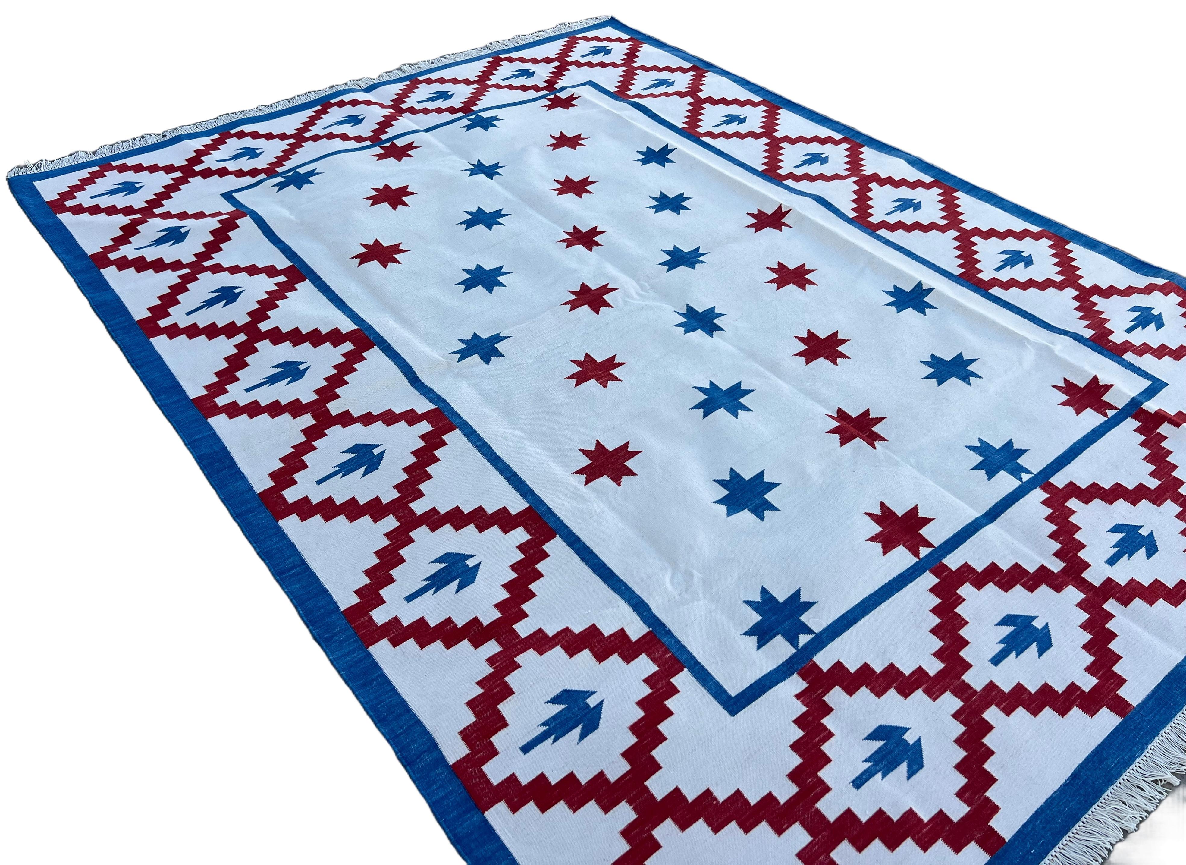 Tappeto fatto a mano in cotone a trama piatta, 6x9 Crema e Rosso Stella Geometrica Indiana Dhurrie In condizioni Nuovo in vendita a Jaipur, IN