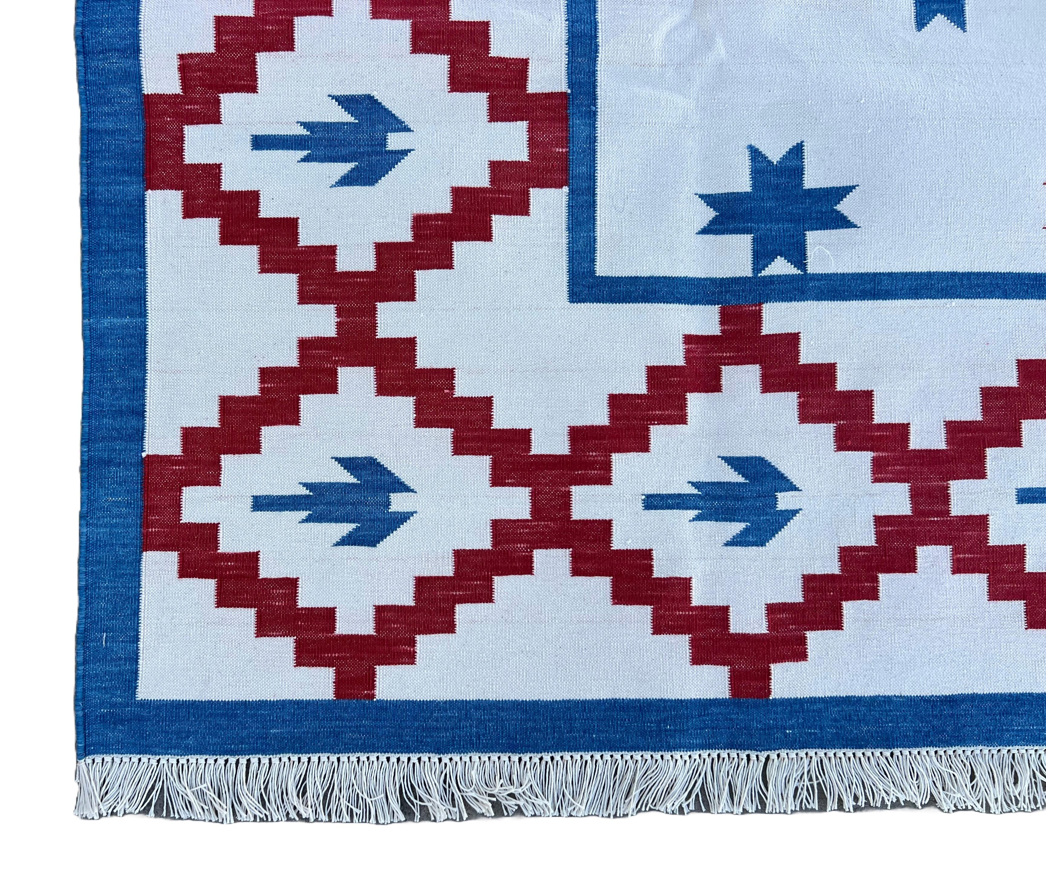 Tappeto fatto a mano in cotone a trama piatta, 6x9 Crema e Rosso Stella Geometrica Indiana Dhurrie in vendita 1