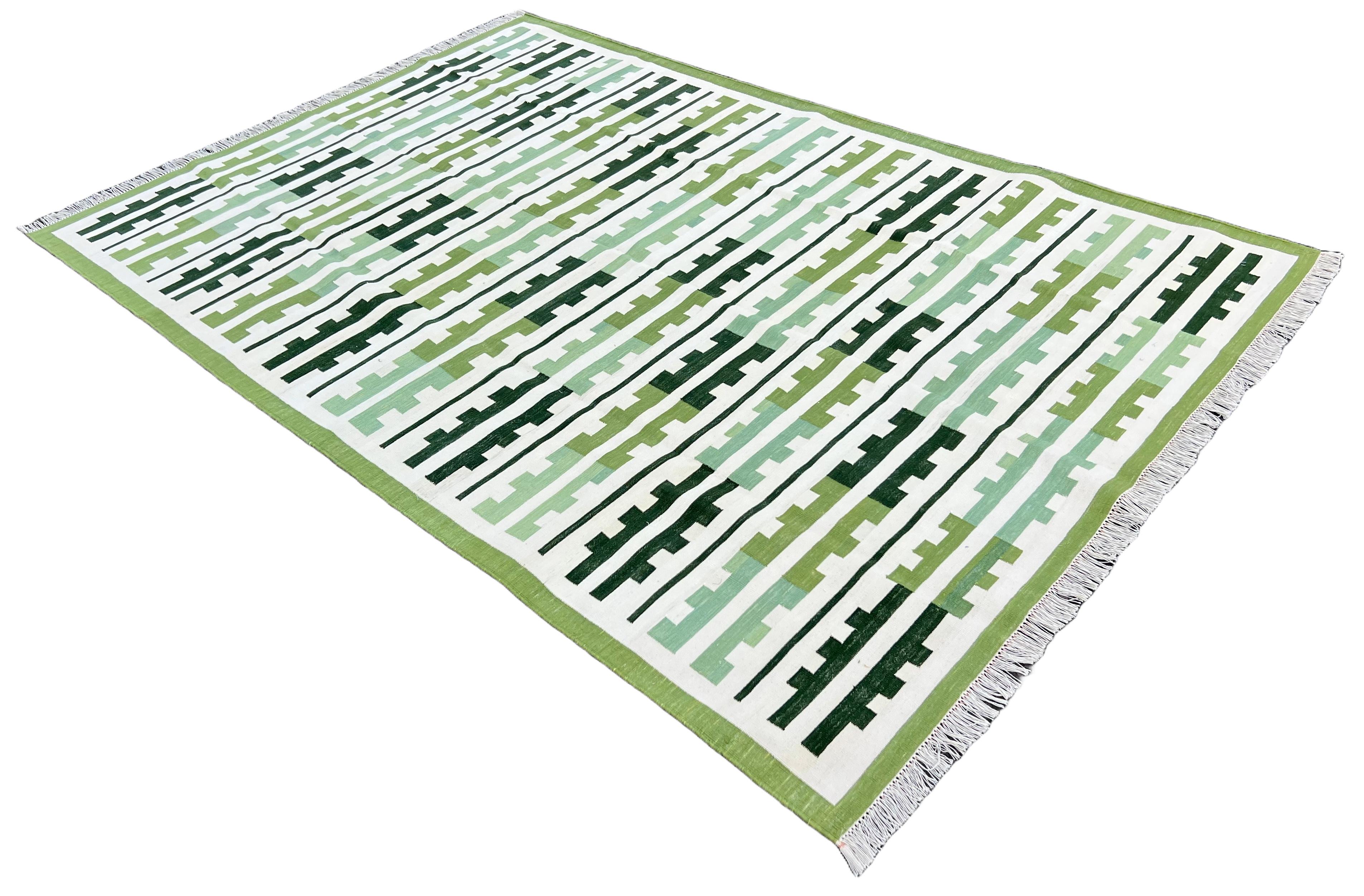 Handgefertigter Flachgewebe-Teppich aus Baumwolle, 6x9 Grün, Weiß Marianne Indian Striped Dhurrie im Angebot 4