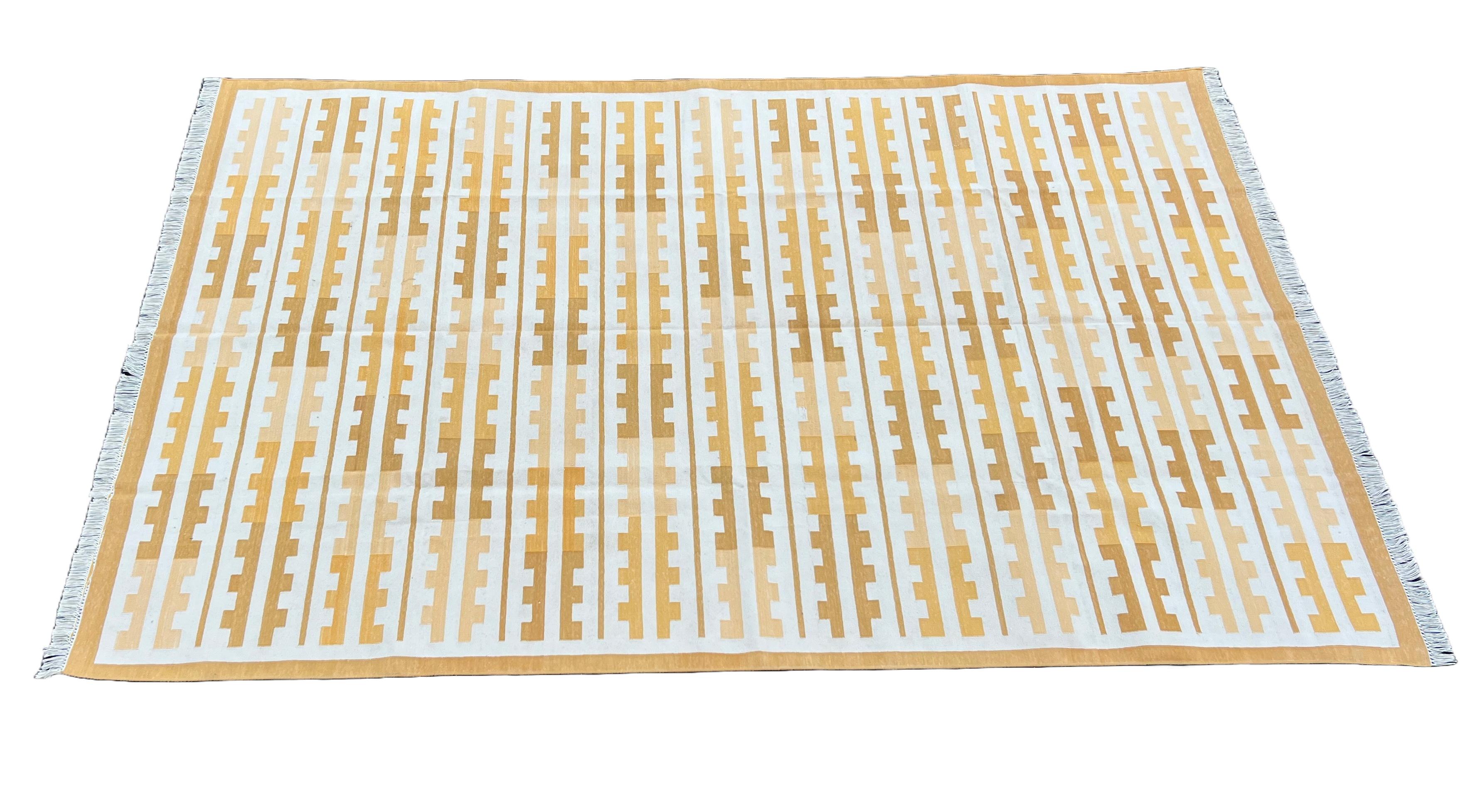Mid-Century Modern Tapis en coton tissé à plat, 6x9 jaune, blanc Marianne Indian Stripe Dhurrie en vente