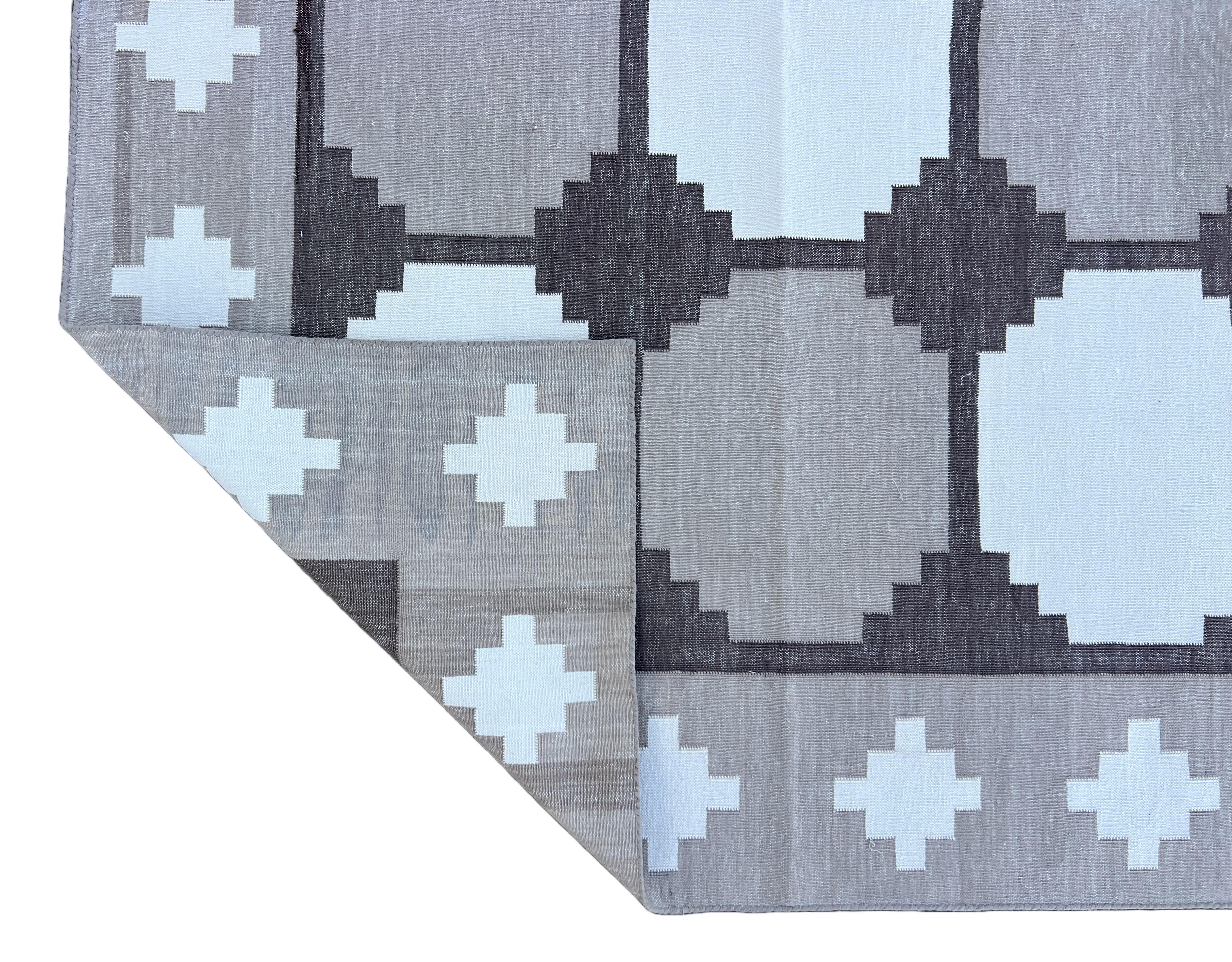 Handmade Cotton Flat Weave Rug, 8x10 Beige And Brown Swedish Tile Indian Dhurrie en venta 2