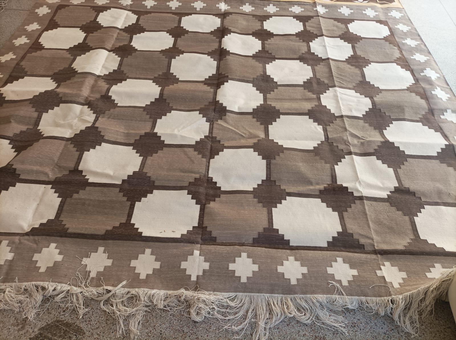 Handmade Cotton Flat Weave Rug, 8x10 Beige And Brown Swedish Tile Indian Dhurrie en venta 4