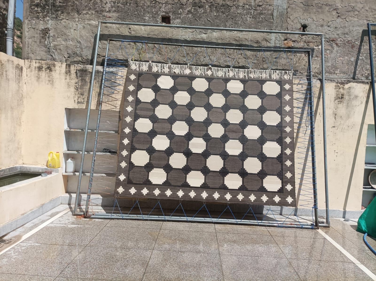 Handmade Cotton Flat Weave Rug, 8x10 Beige And Brown Swedish Tile Indian Dhurrie en venta 5