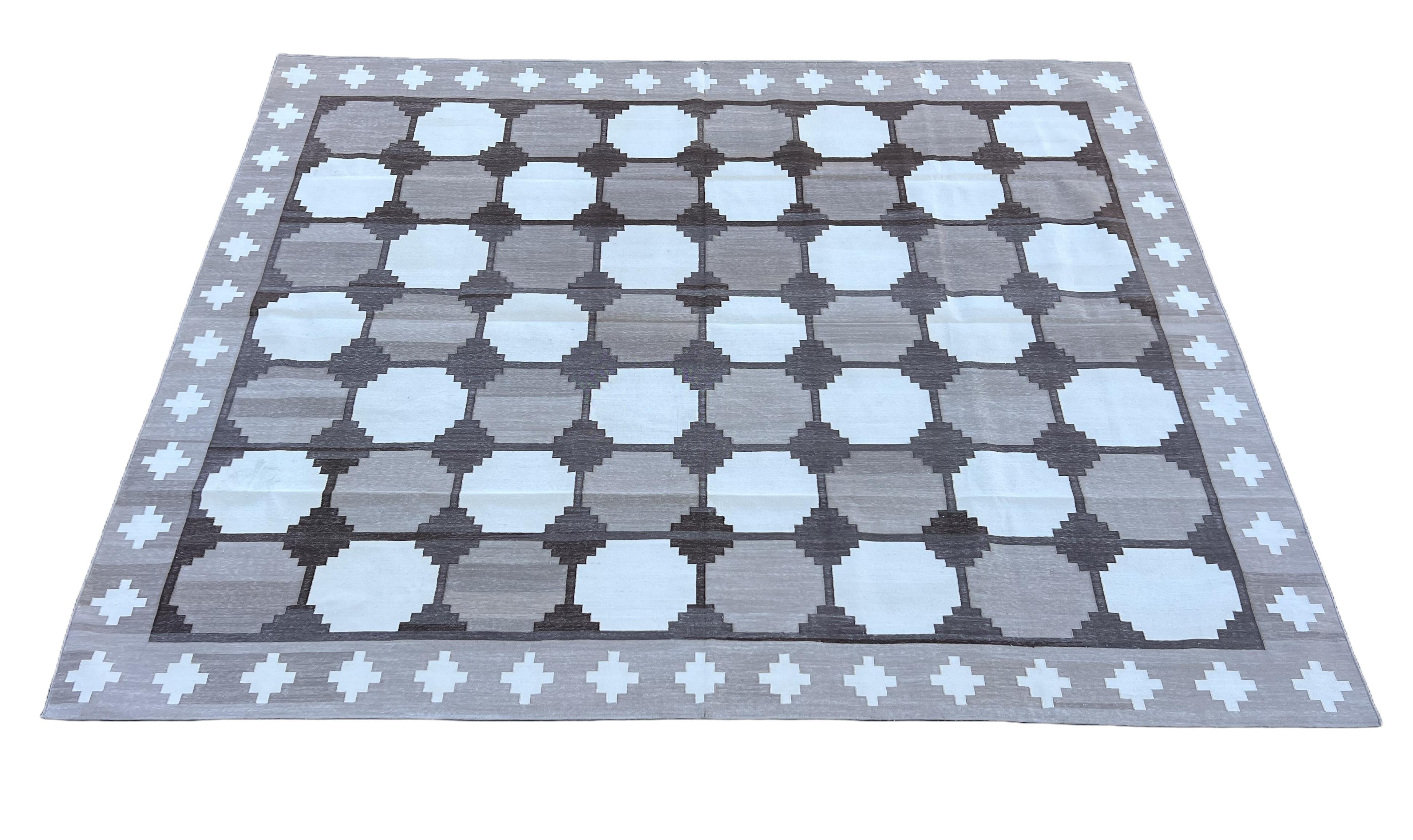 Handmade Cotton Flat Weave Rug, 8x10 Beige And Brown Swedish Tile Indian Dhurrie Moderno de mediados de siglo en venta