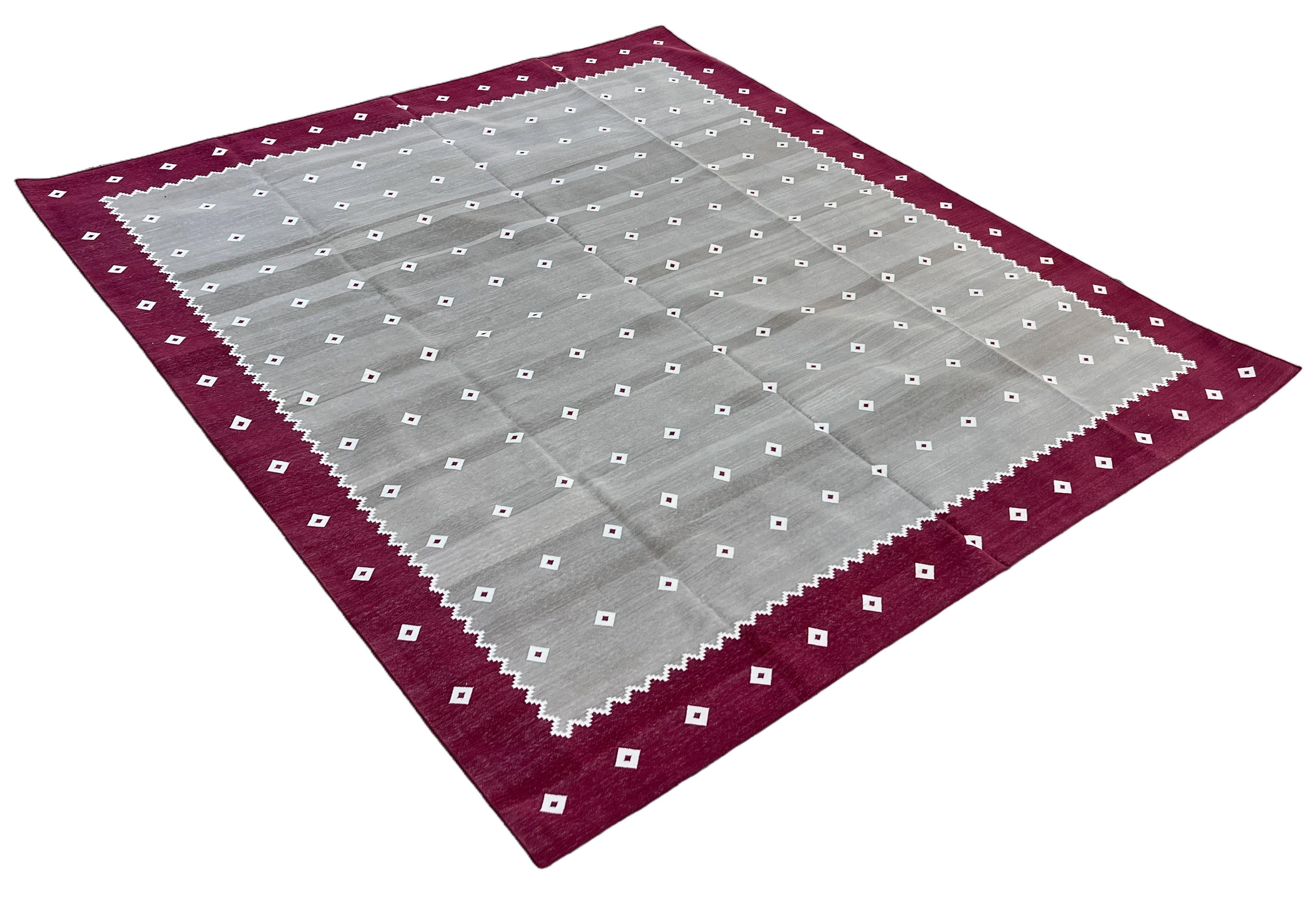 Indien Tapis Dhurrie en coton tissé à la main, 8 x 10, beige, rose à motif de diamants indiens en vente