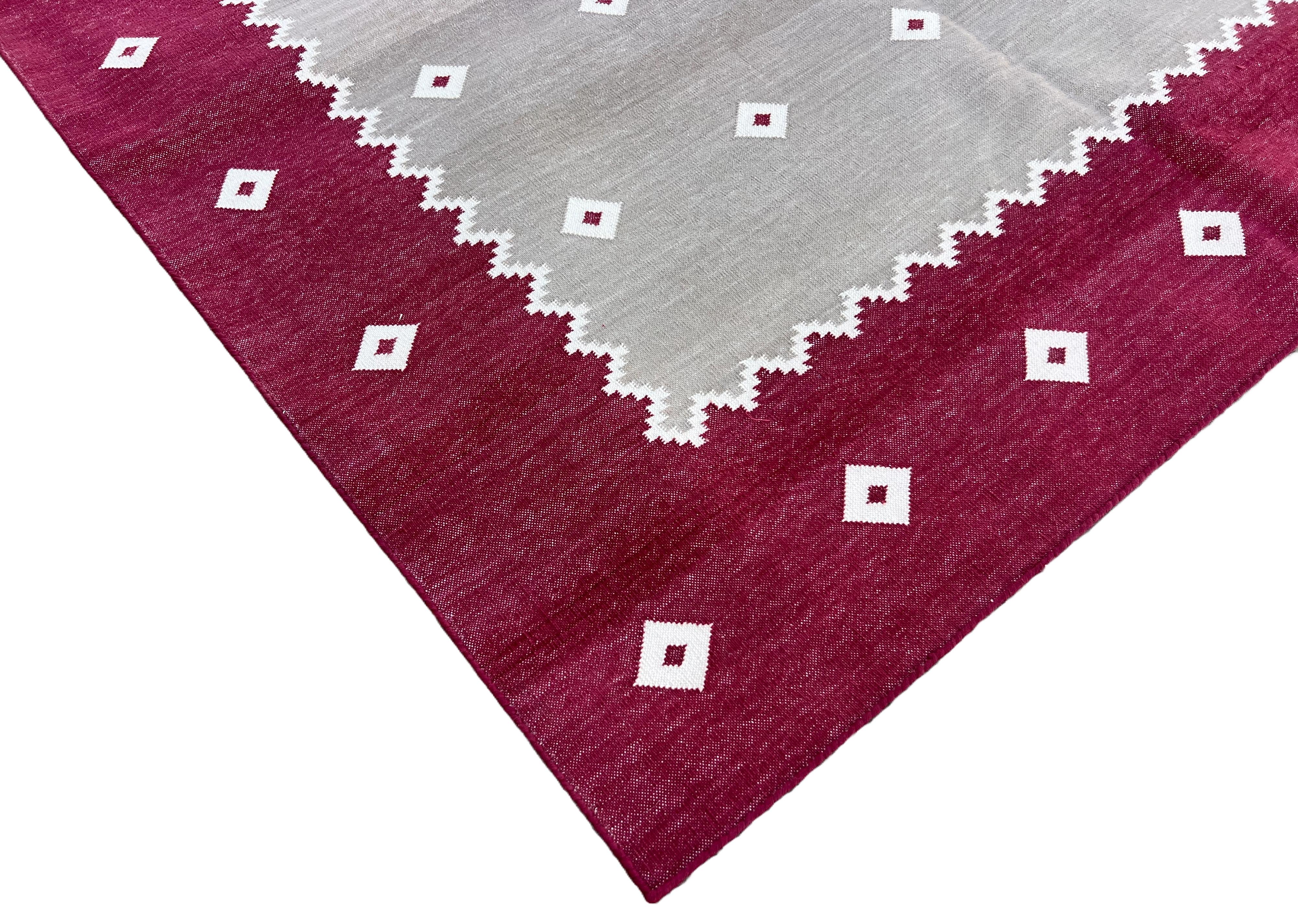 Tissé à la main Tapis Dhurrie en coton tissé à la main, 8 x 10, beige, rose à motif de diamants indiens en vente