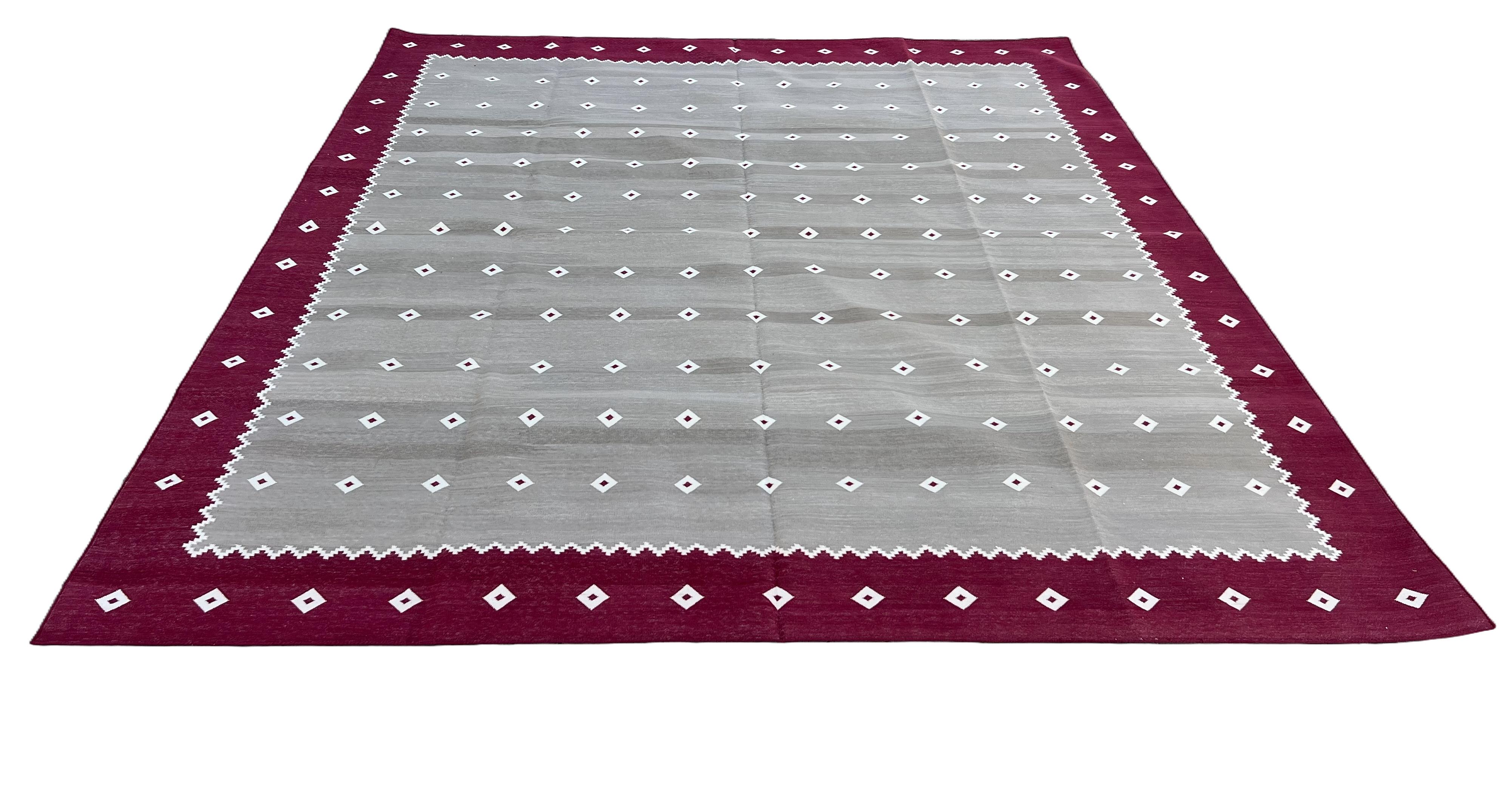 Coton Tapis Dhurrie en coton tissé à la main, 8 x 10, beige, rose à motif de diamants indiens en vente